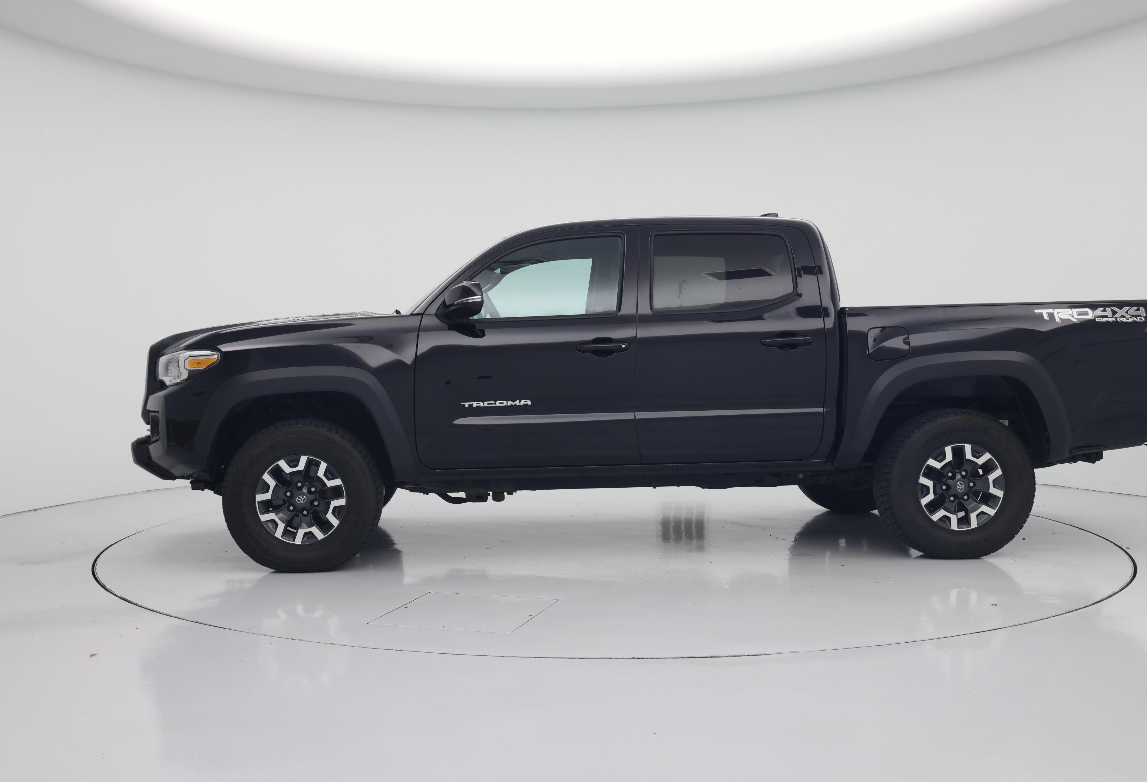 Thumbnail: 2019 Toyota Tacoma - 3