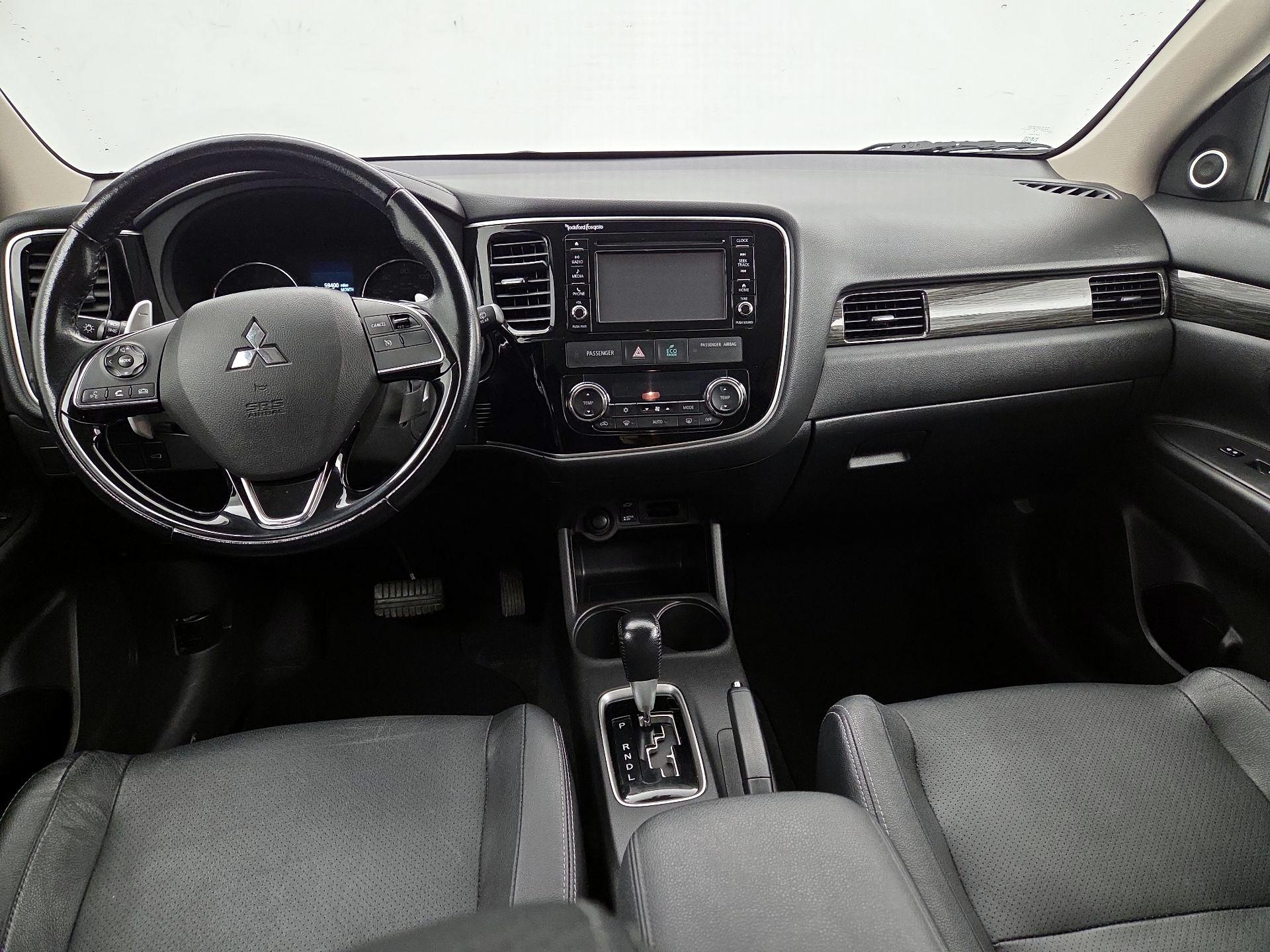 Thumbnail: 2016 Mitsubishi Outlander - 9