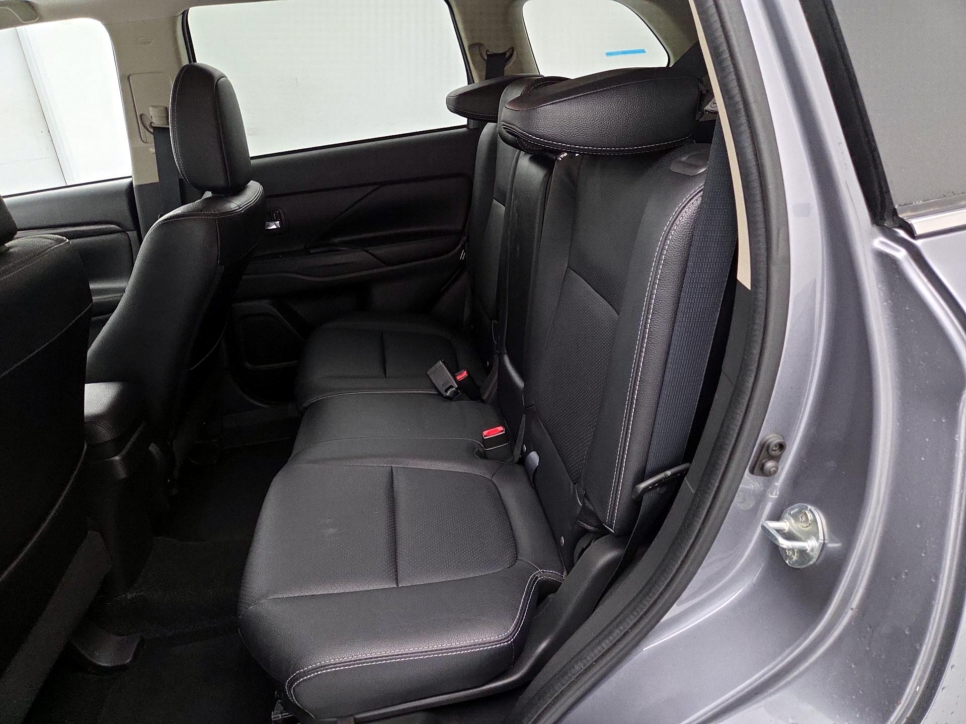 Thumbnail: 2016 Mitsubishi Outlander - 19