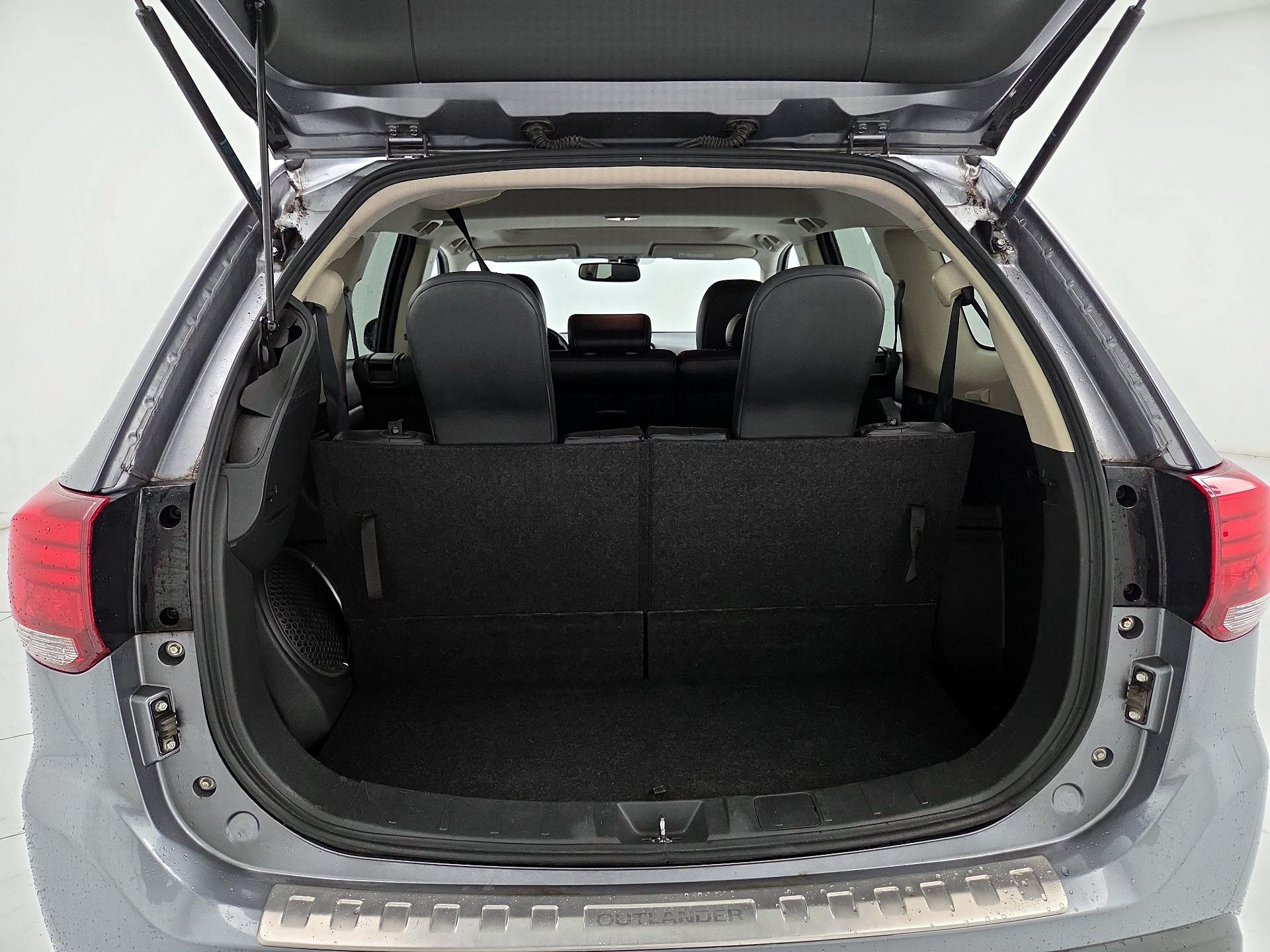 Thumbnail: 2016 Mitsubishi Outlander - 20