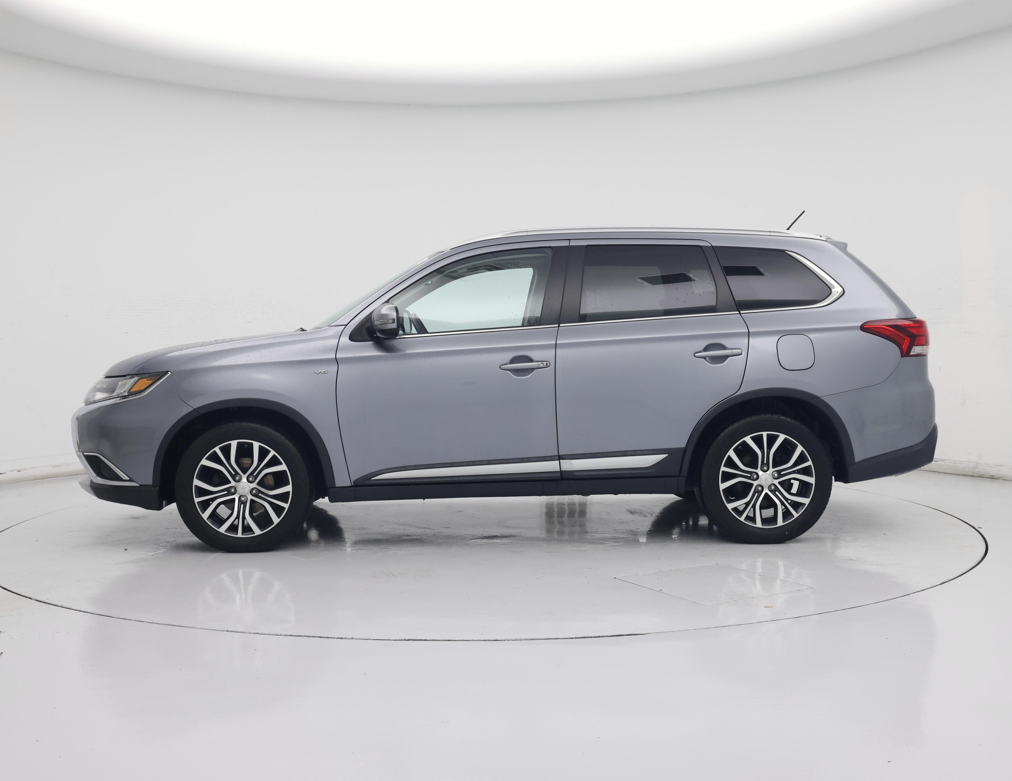 Thumbnail: 2016 Mitsubishi Outlander - 3