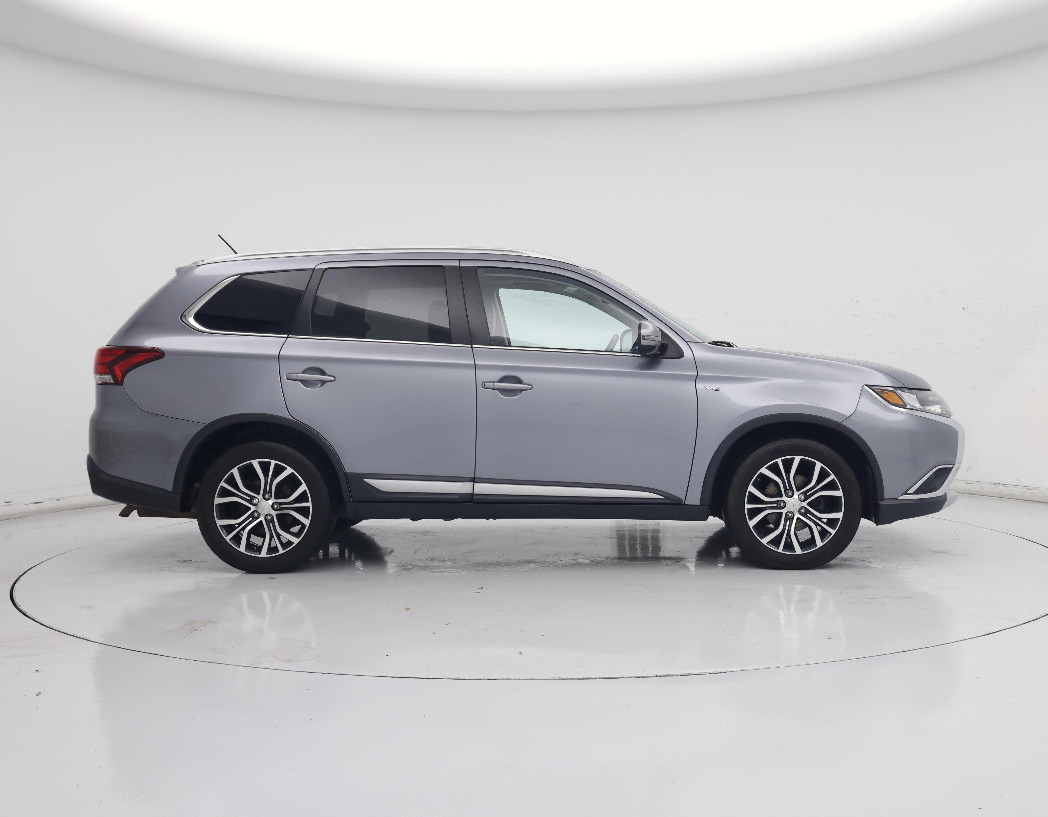 Thumbnail: 2016 Mitsubishi Outlander - 7