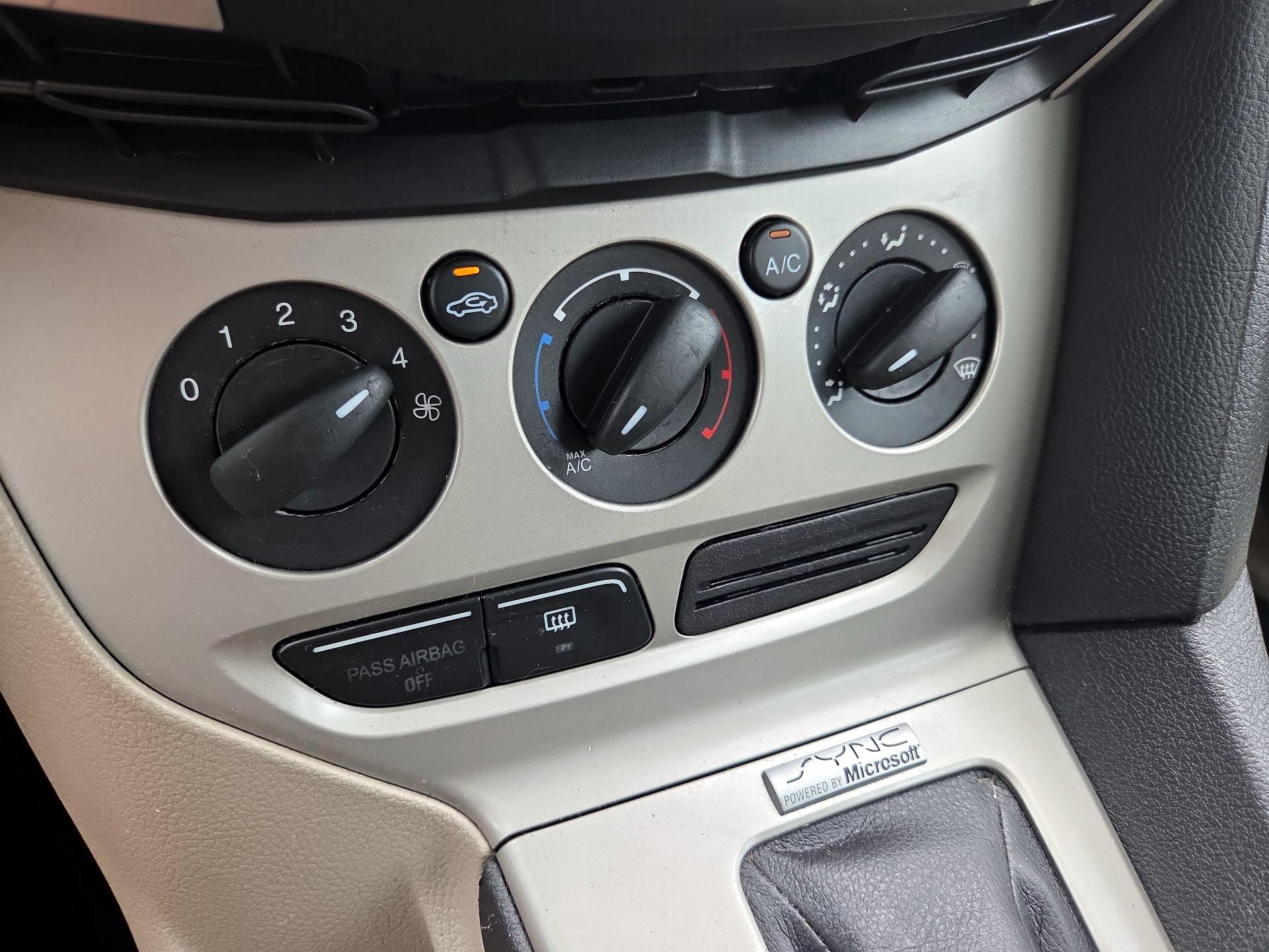 Thumbnail: 2014 Ford Focus - 15