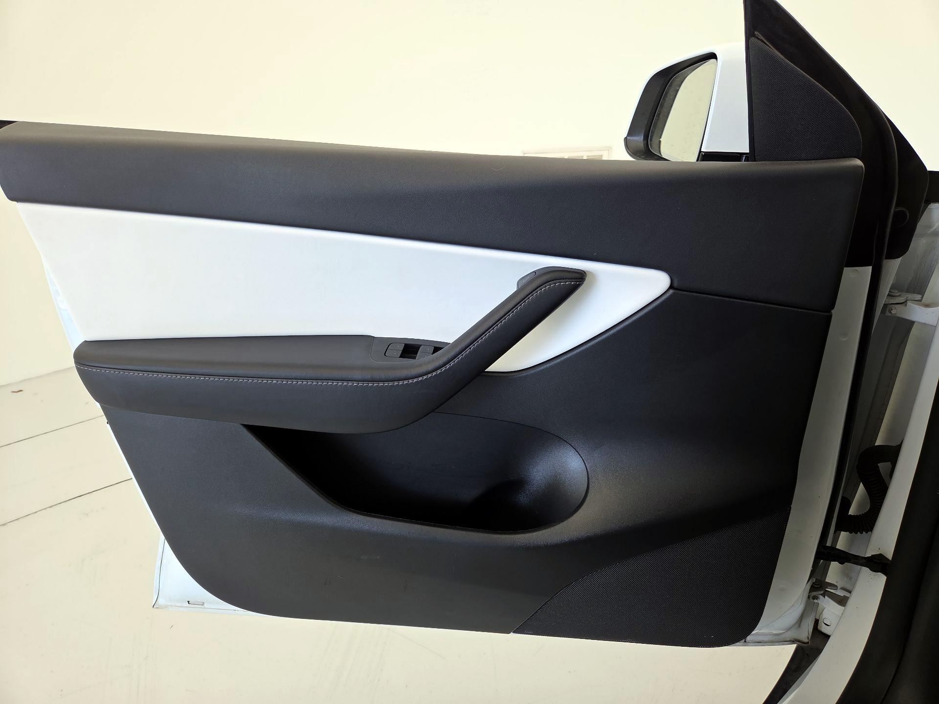 Thumbnail: 2022 Tesla Model Y - 12