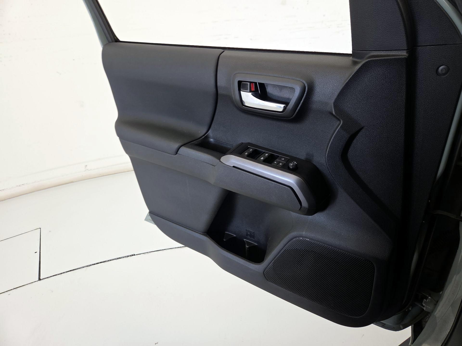 Thumbnail: 2022 Toyota Tacoma - 12