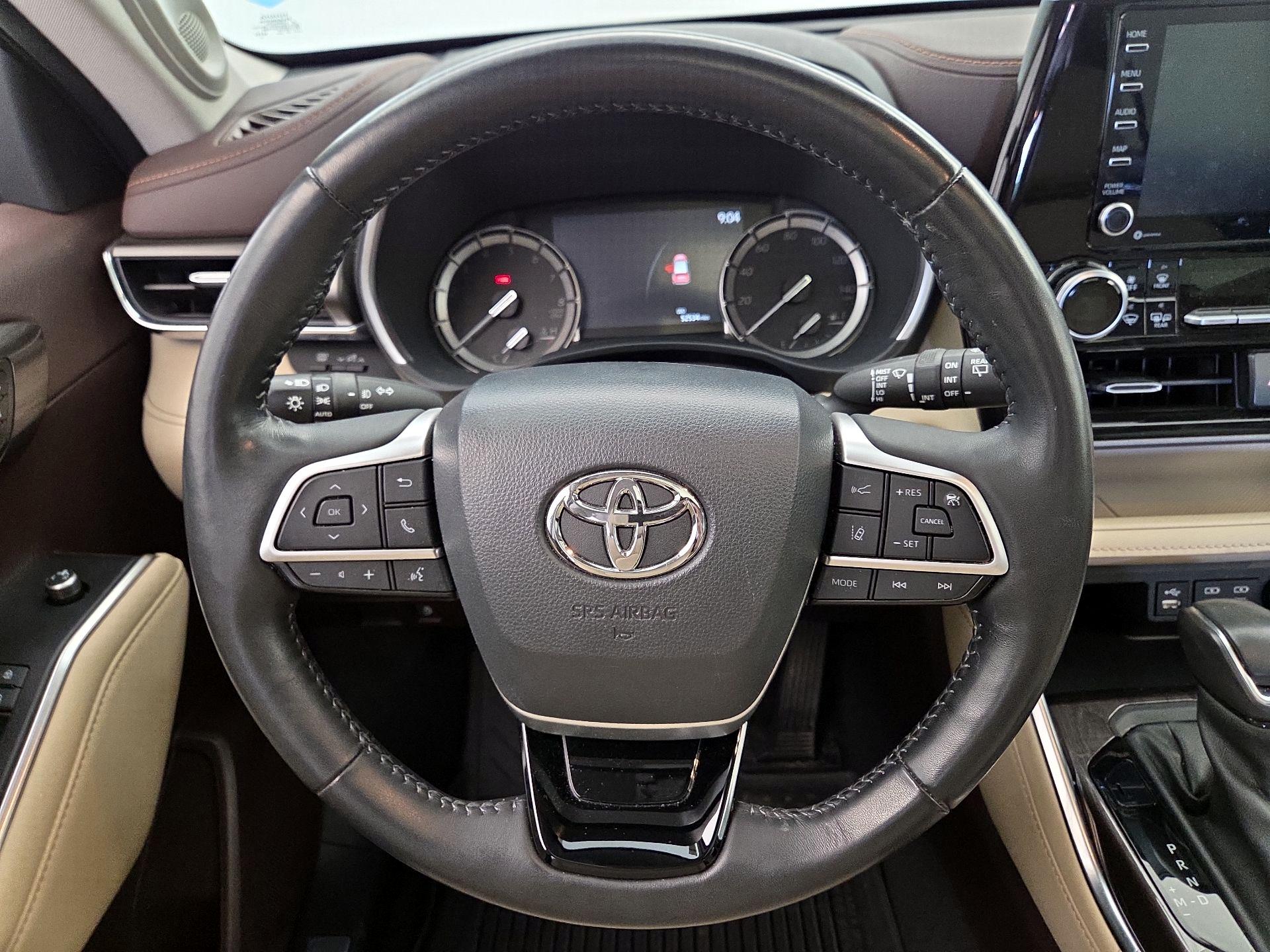 Thumbnail: 2022 Toyota Highlander - 10