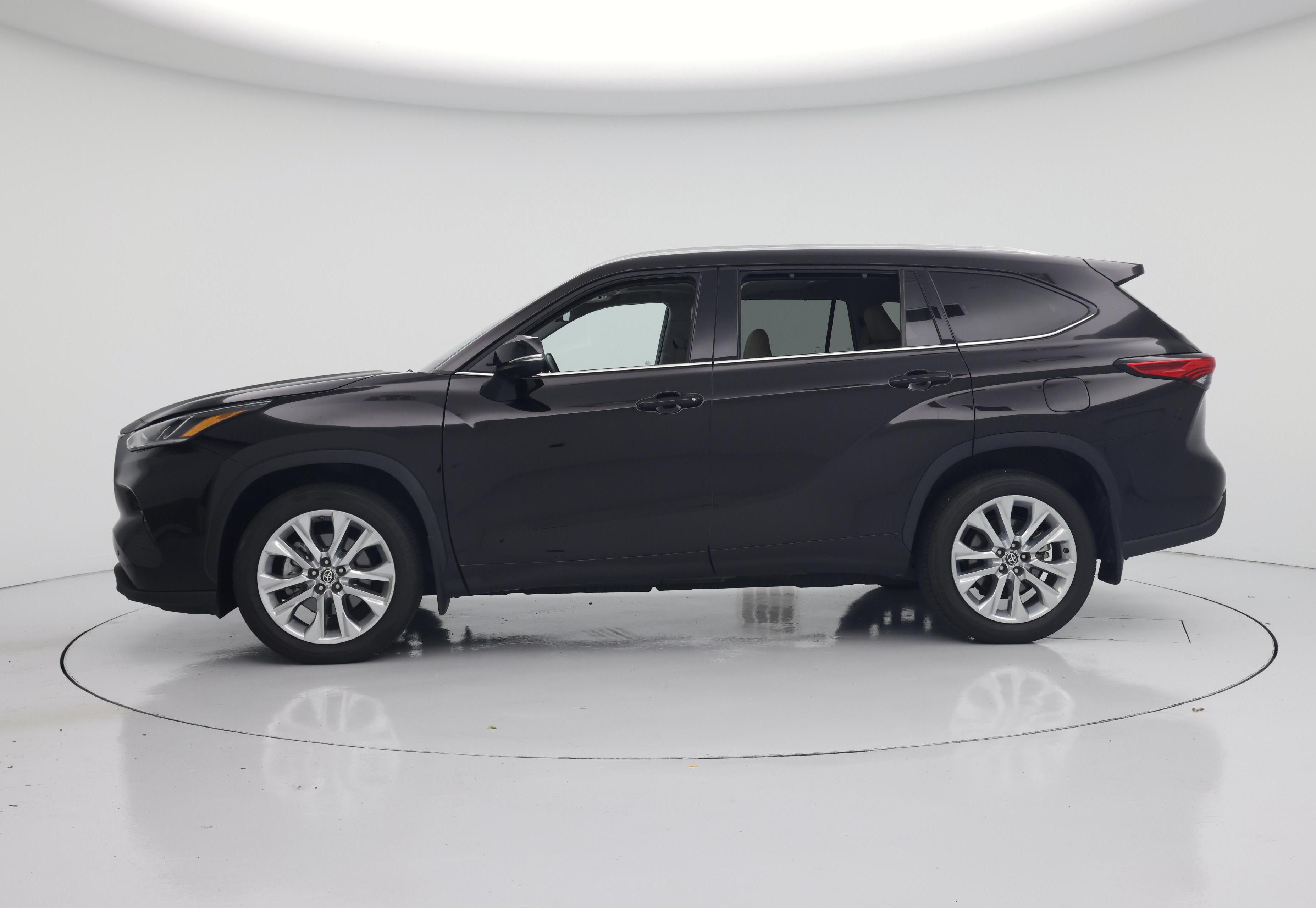 Thumbnail: 2022 Toyota Highlander - 3