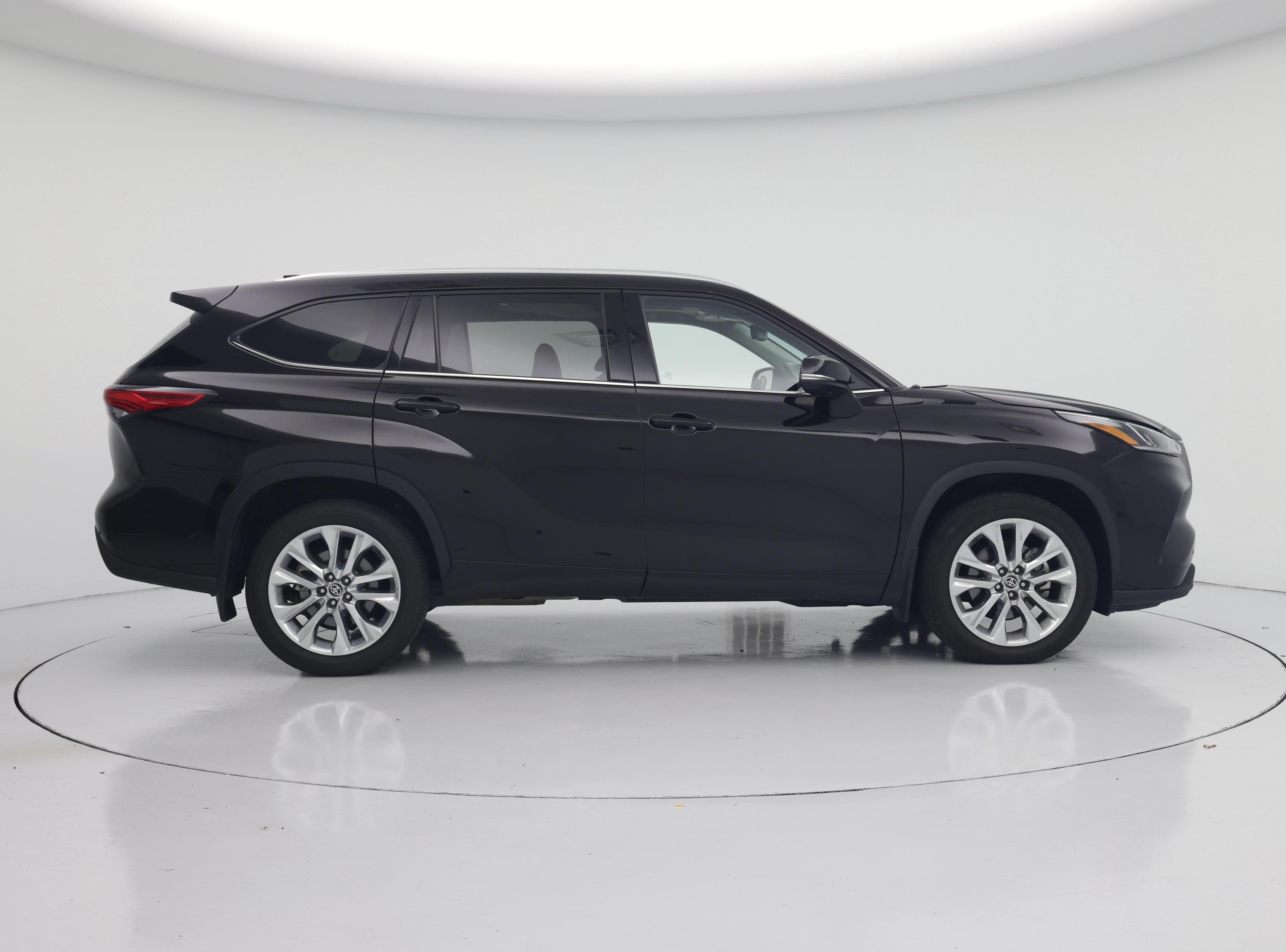 Thumbnail: 2022 Toyota Highlander - 7