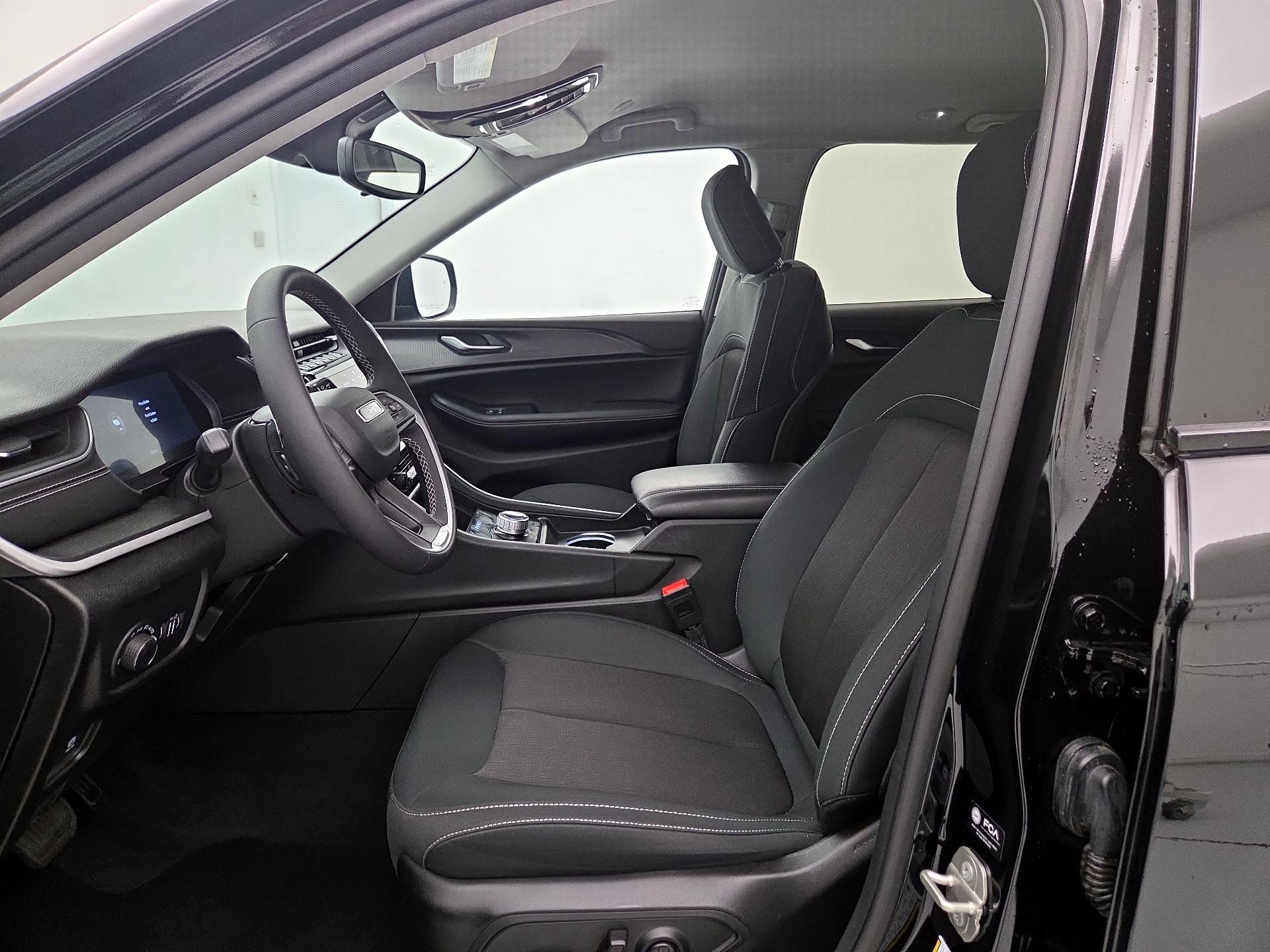 Thumbnail: 2023 Jeep Grand Cherokee - 11