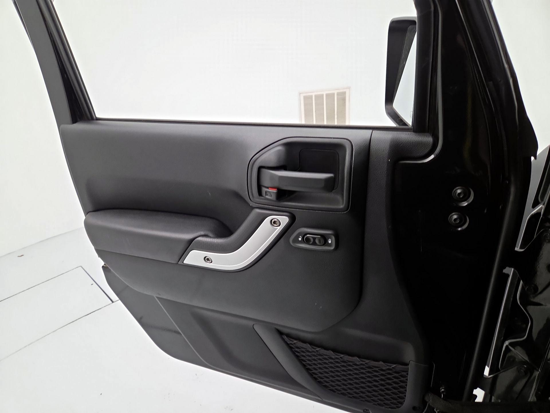 Thumbnail: 2014 Jeep Wrangler - 12