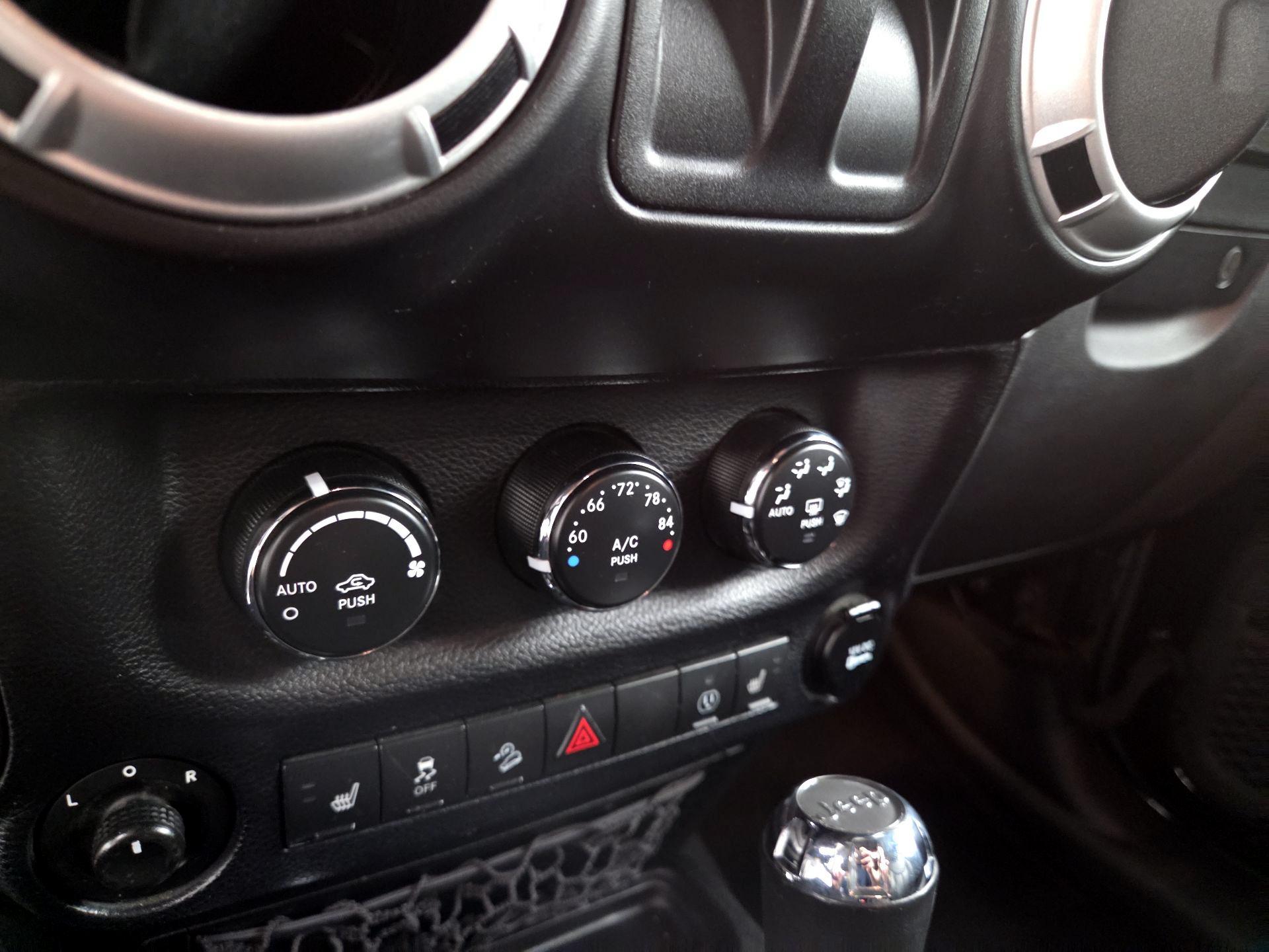 Thumbnail: 2014 Jeep Wrangler - 14