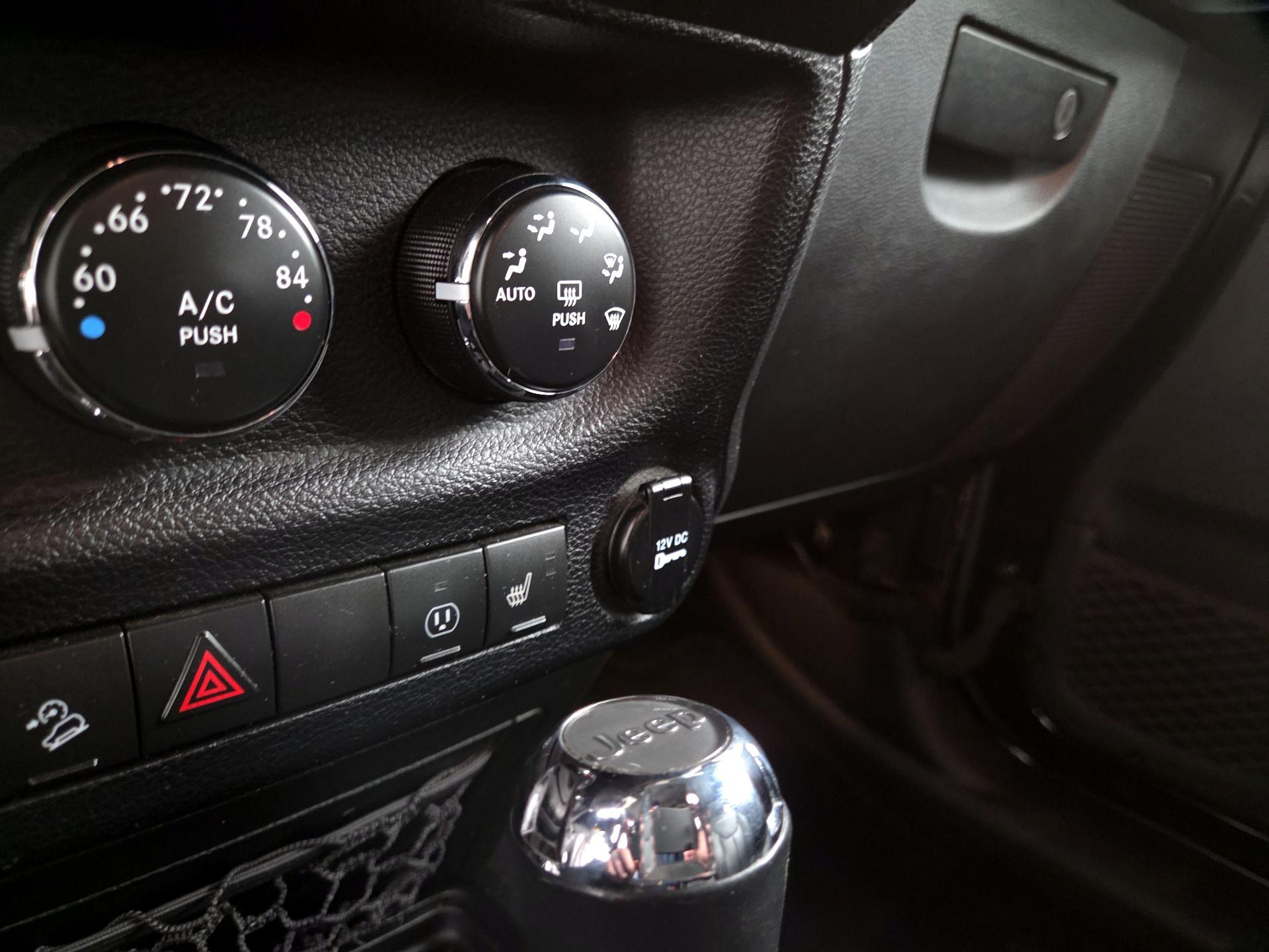 Thumbnail: 2014 Jeep Wrangler - 16