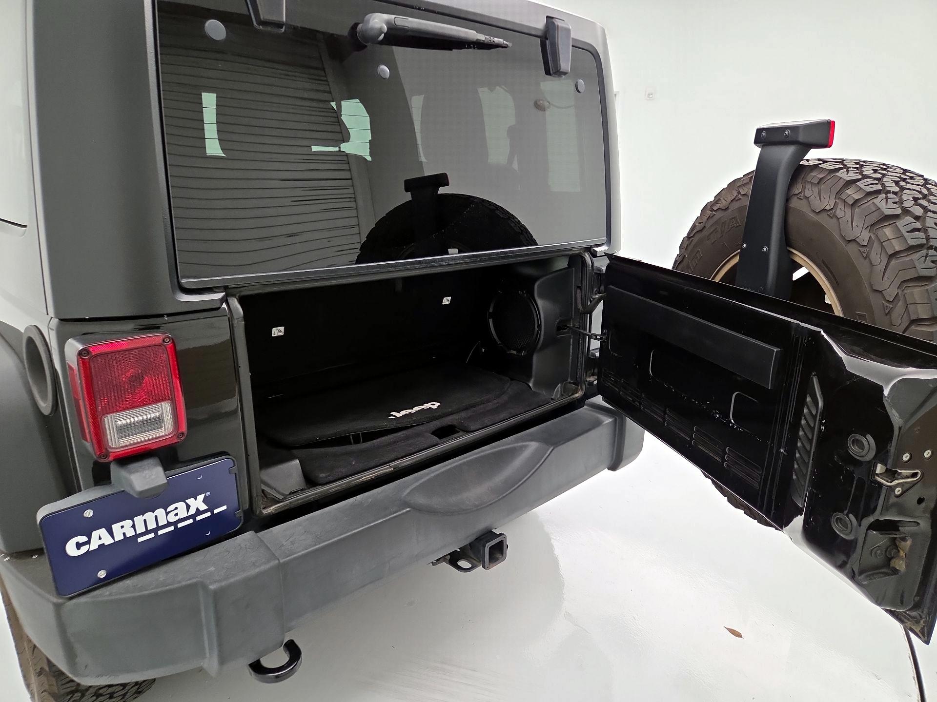 Thumbnail: 2014 Jeep Wrangler - 17