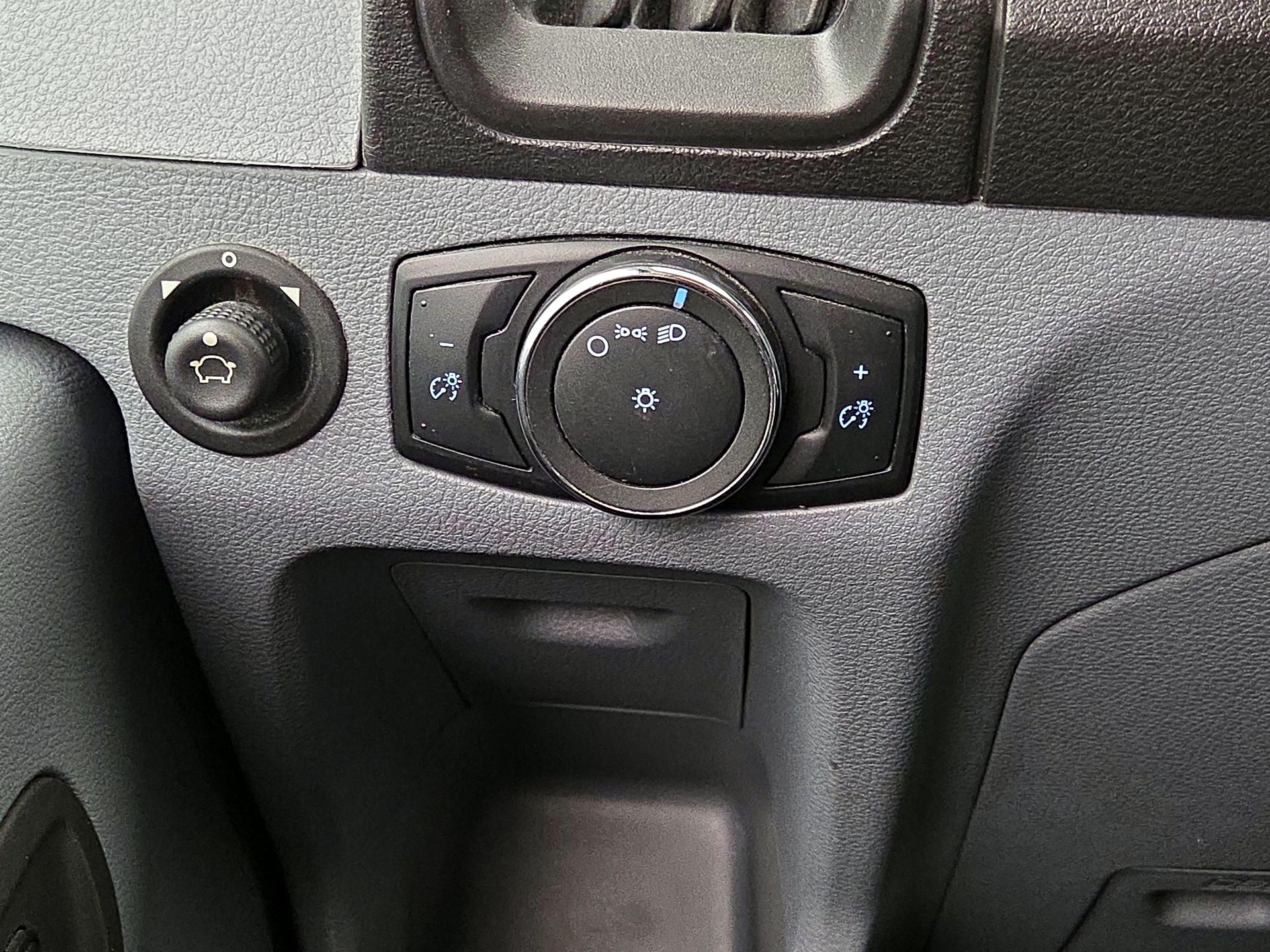 Thumbnail: 2019 Ford Transit Series - 13