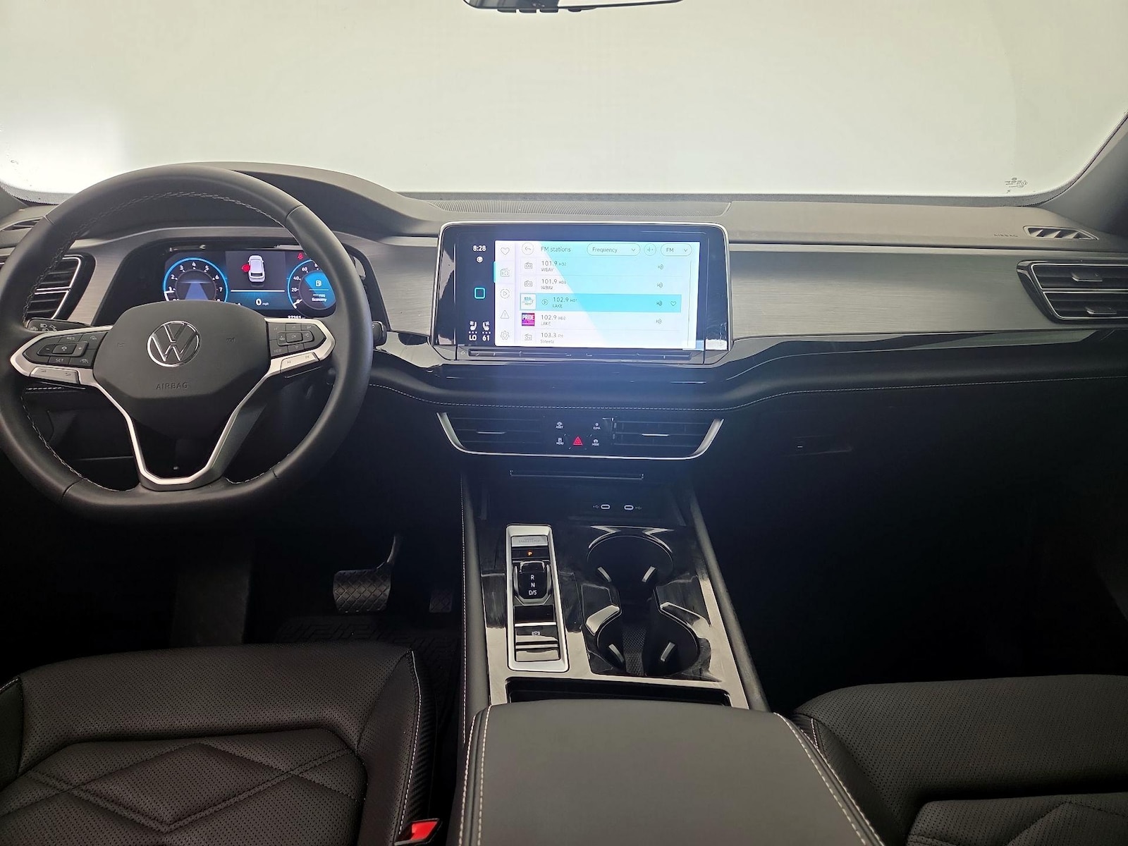 2024 Volkswagen Atlas Cross Sport SE w/Tech - Photo 10