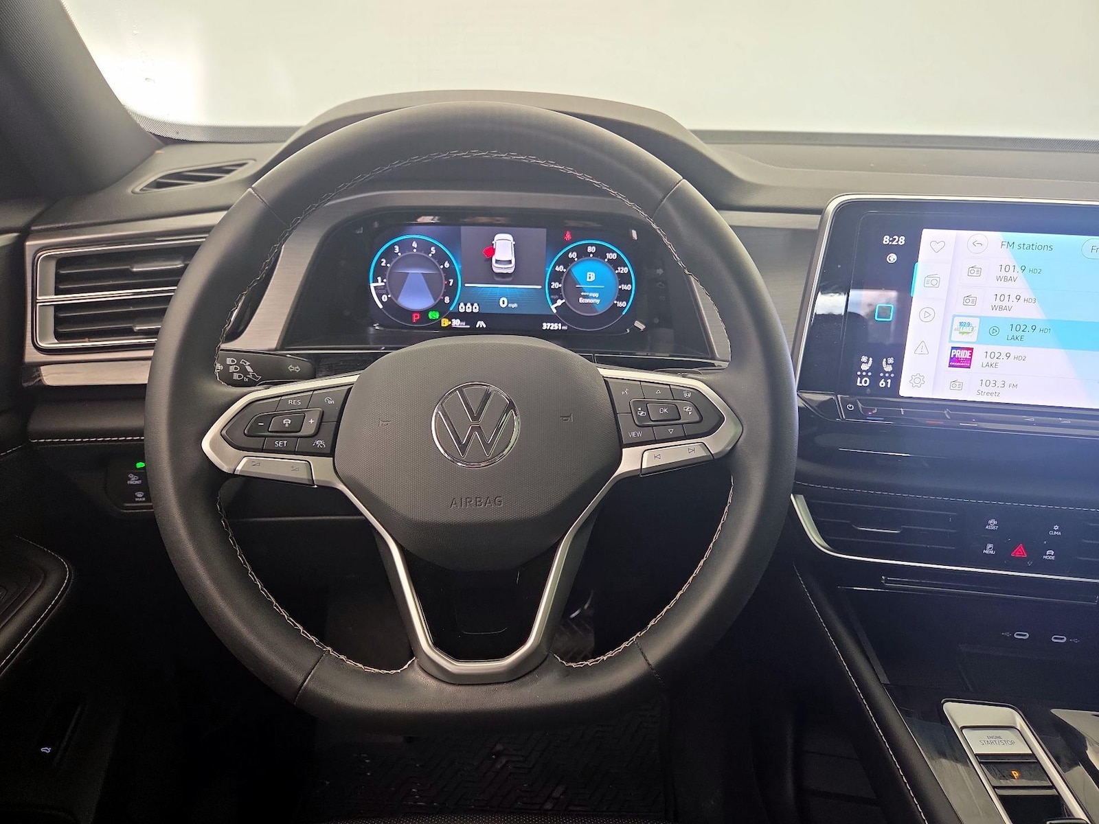 2024 Volkswagen Atlas Cross Sport SE w/Tech - Photo 11