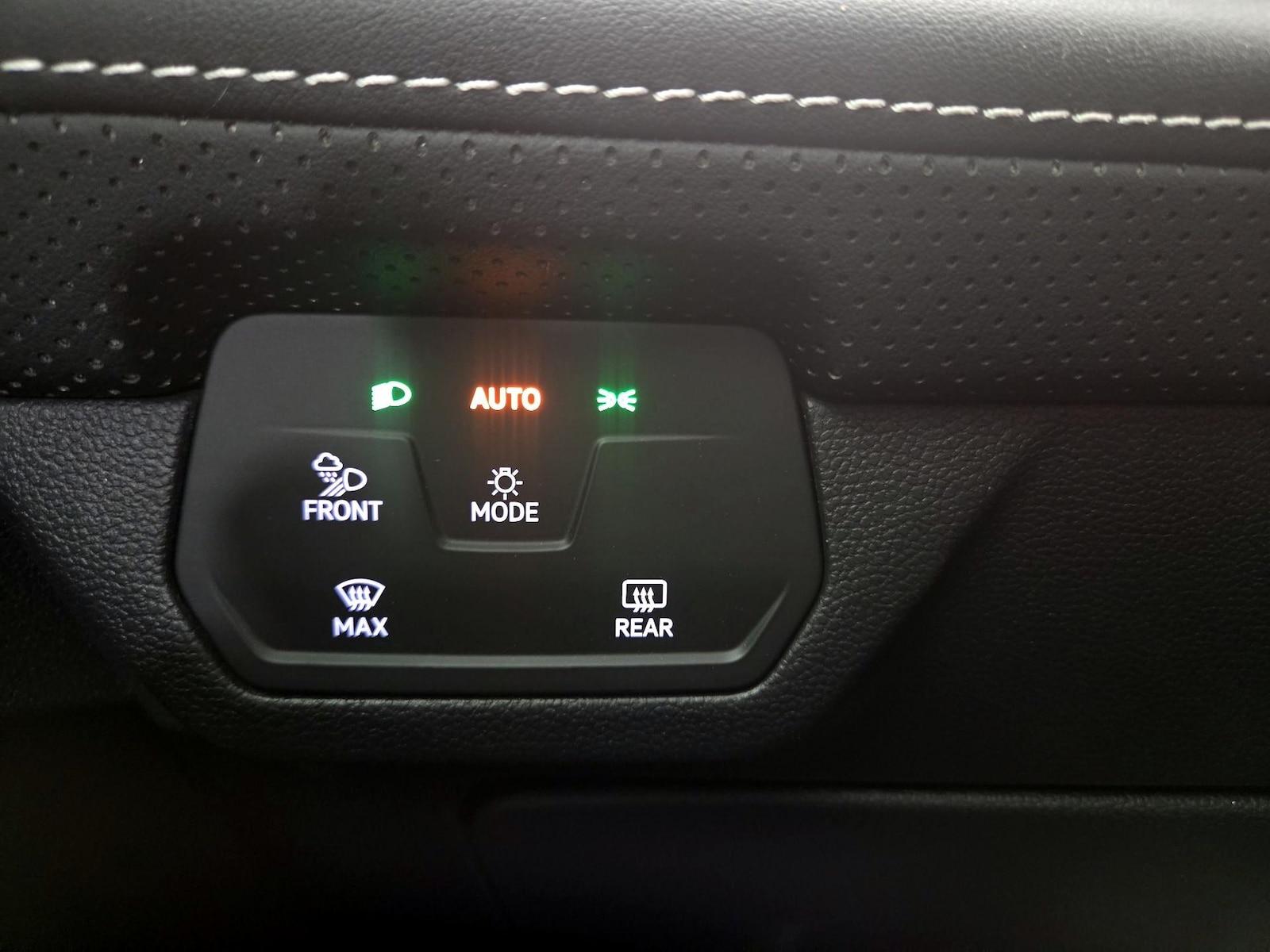 2024 Volkswagen Atlas Cross Sport SE w/Tech - Photo 14