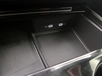USB/AUX Ports