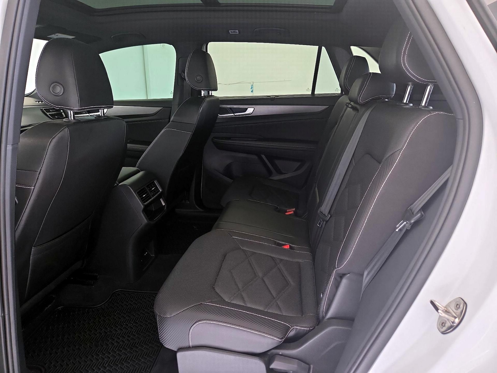 2024 Volkswagen Atlas Cross Sport SE w/Tech - Photo 21
