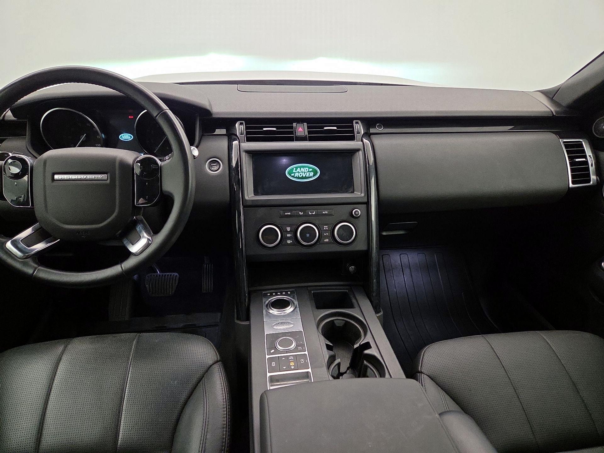 Thumbnail: 2020 Land Rover Discovery - 9