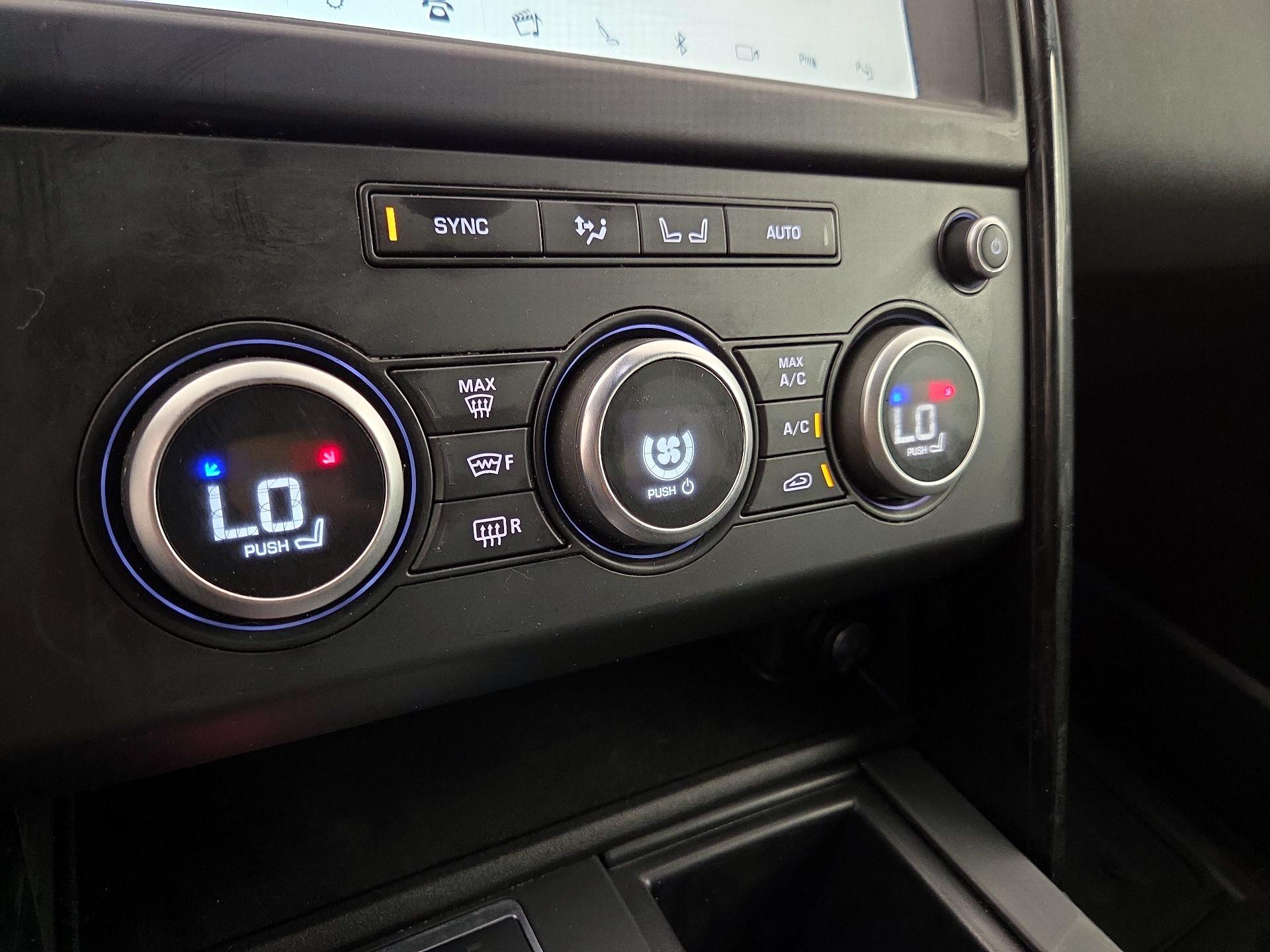 Thumbnail: 2020 Land Rover Discovery - 16