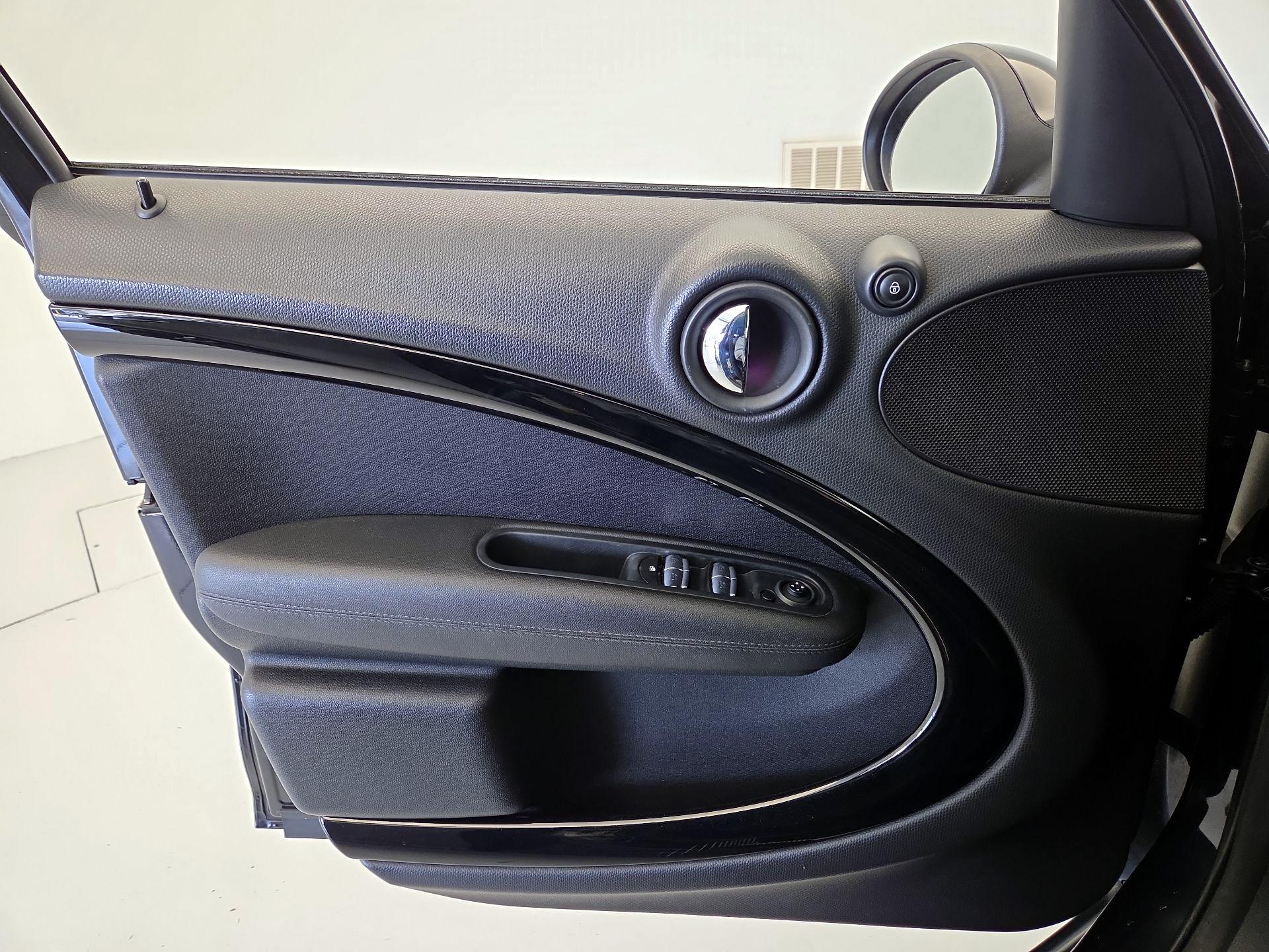 Thumbnail: 2016 MINI Cooper Countryman - 12