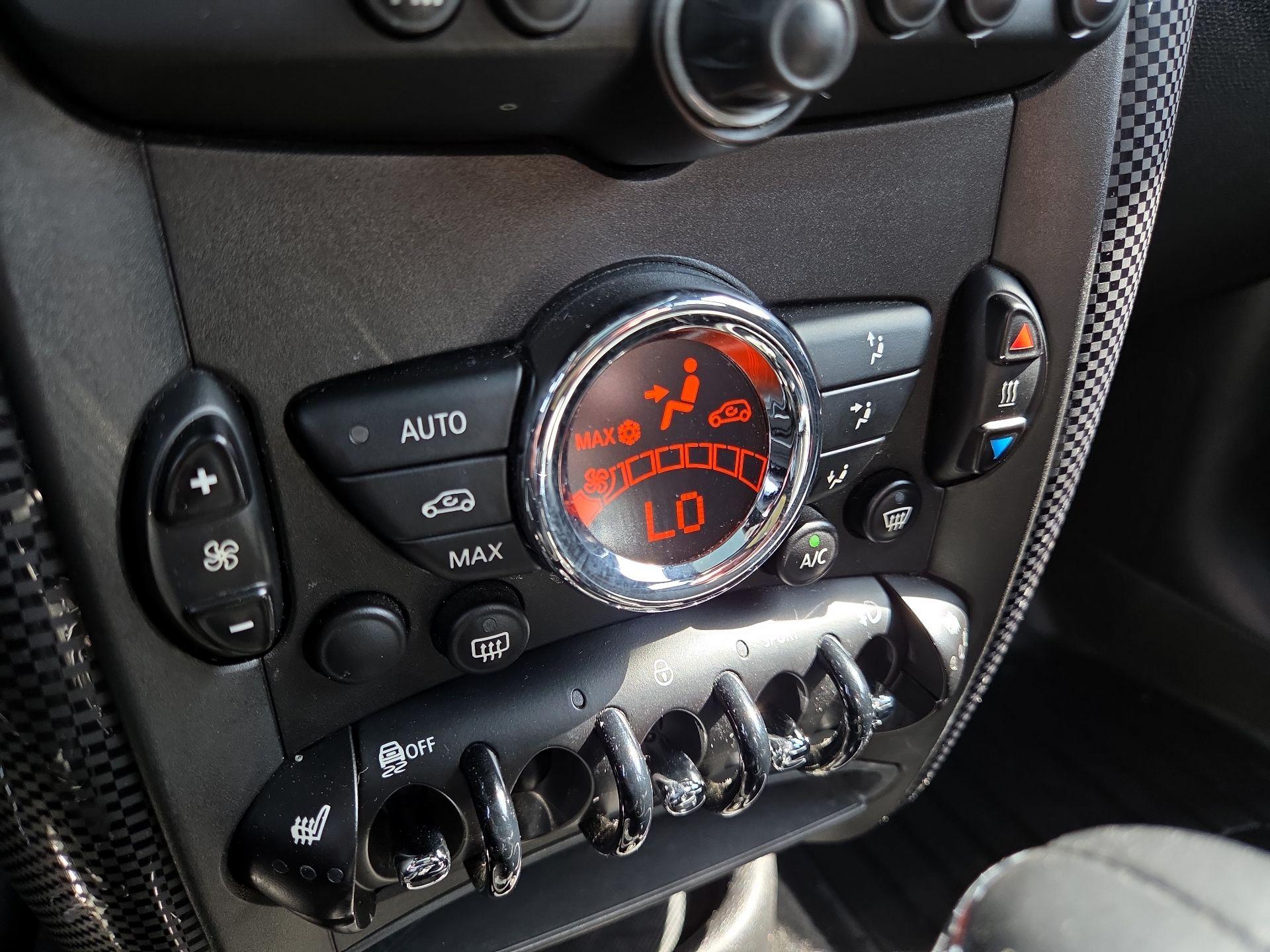 Thumbnail: 2016 MINI Cooper Countryman - 14