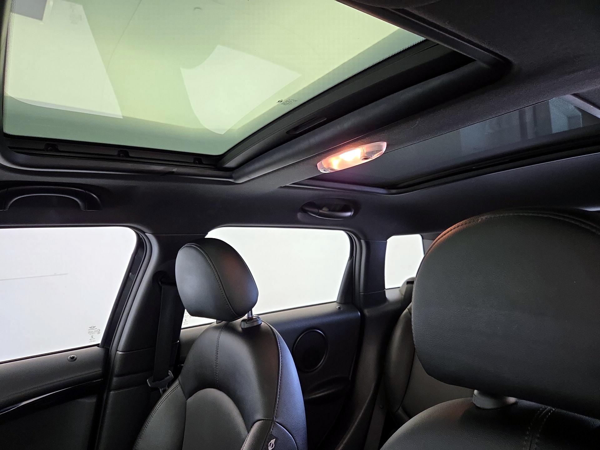 Thumbnail: 2016 MINI Cooper Countryman - 16