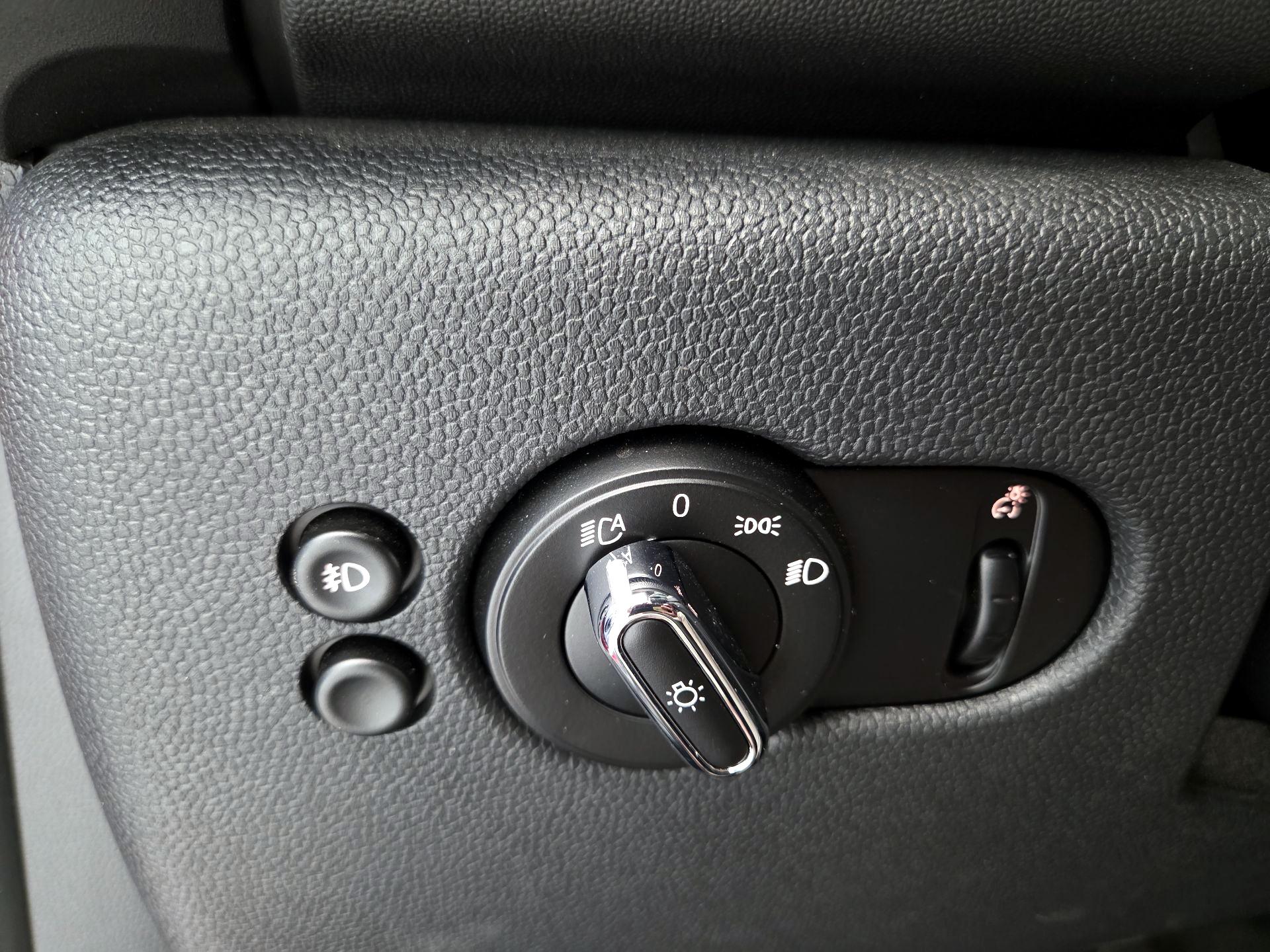 Thumbnail: 2020 MINI Cooper Hardtop - 13