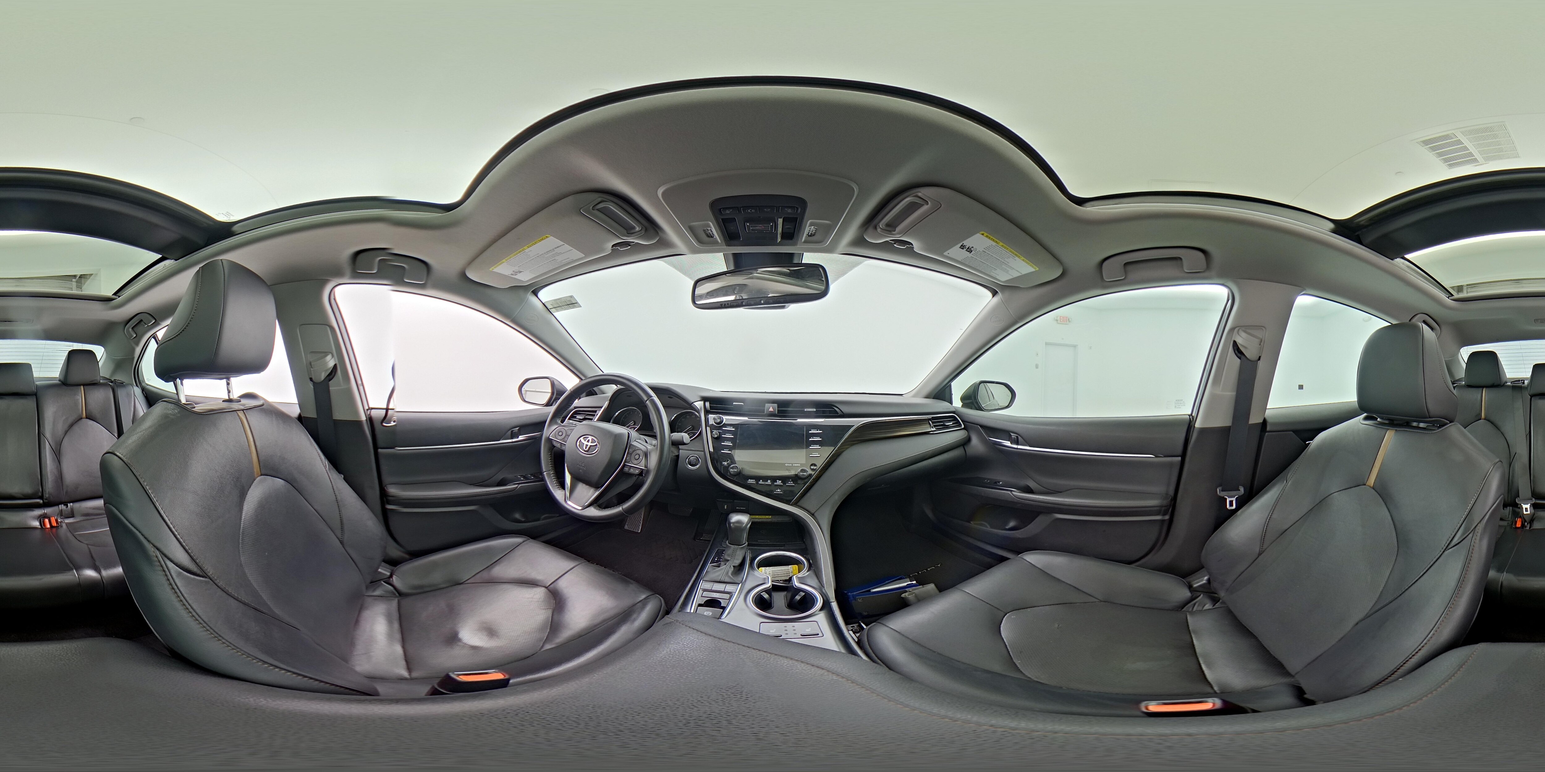 2020 Toyota Camry XLE - Photo 25