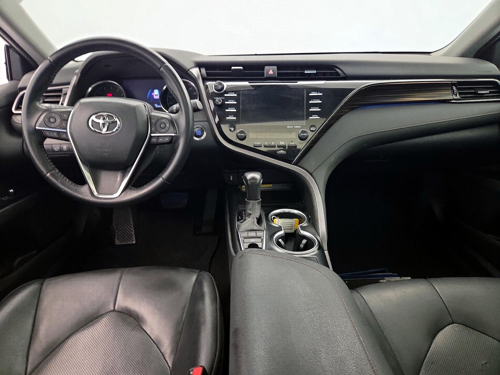 2020 Toyota Camry XLE - Photo 10