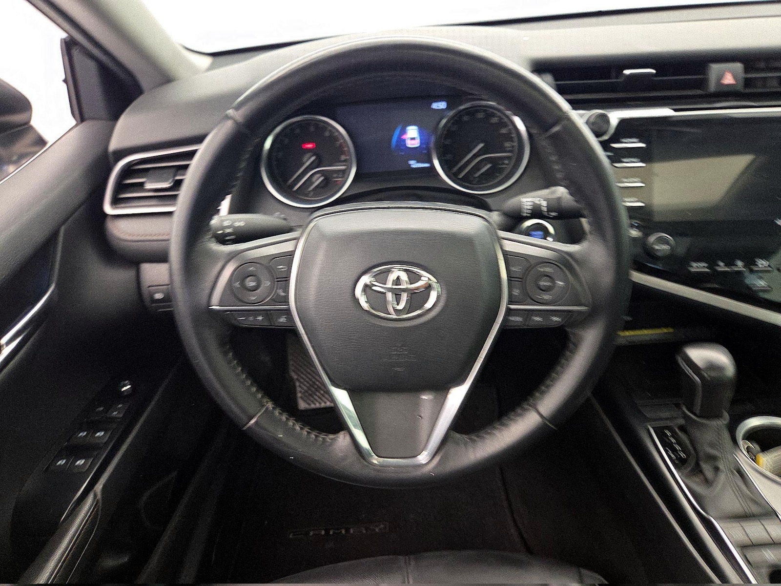 2020 Toyota Camry XLE - Photo 11