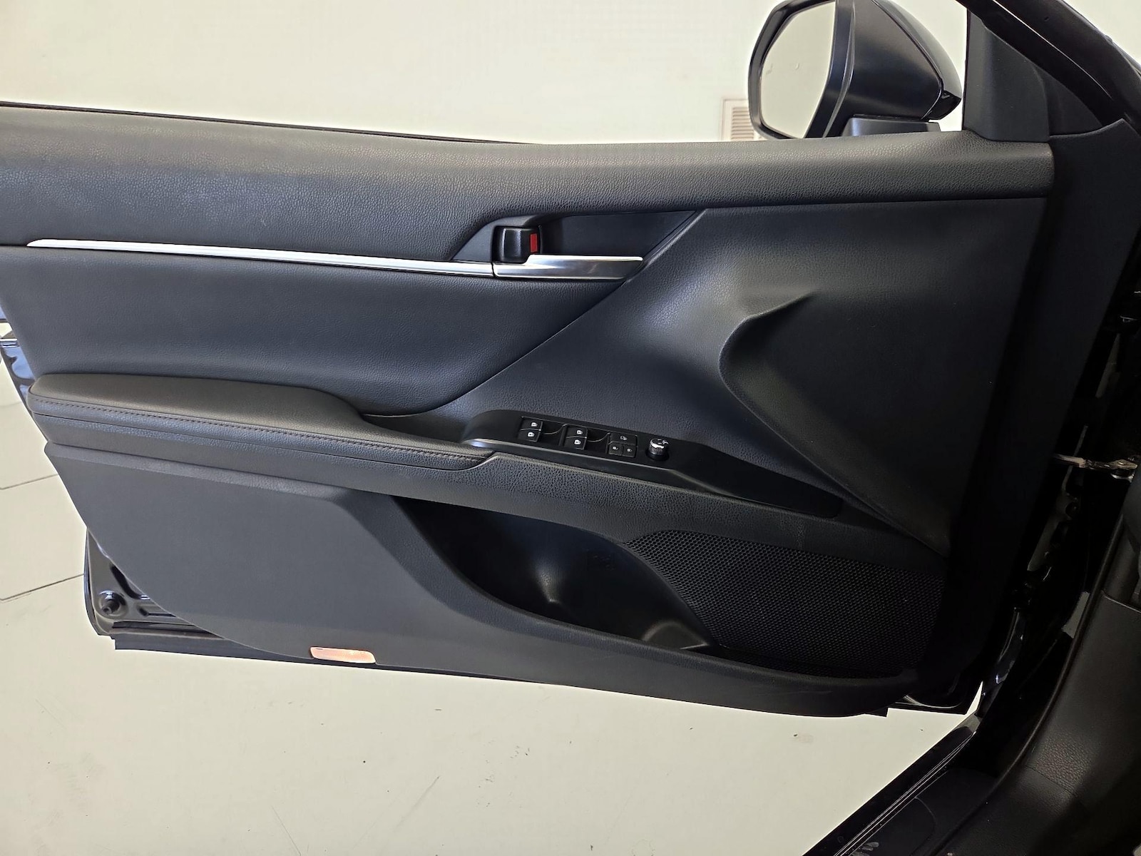 2020 Toyota Camry XLE - Photo 13