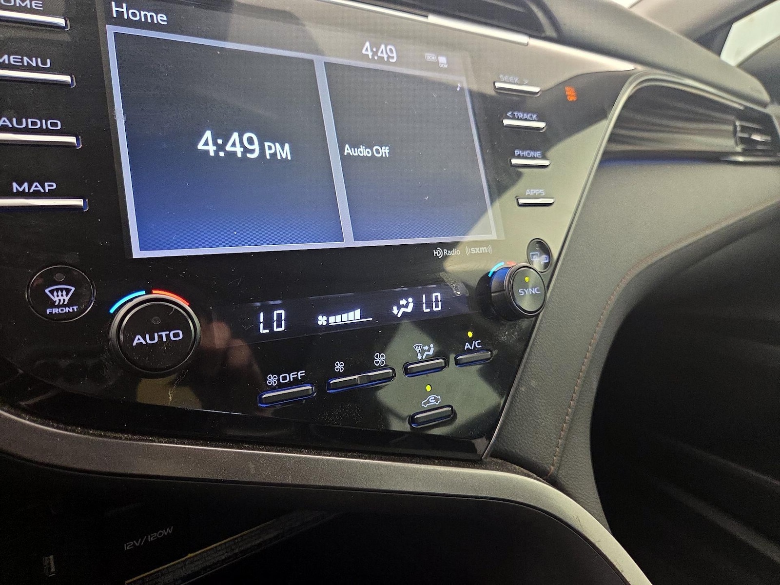 2020 Toyota Camry XLE - Photo 17