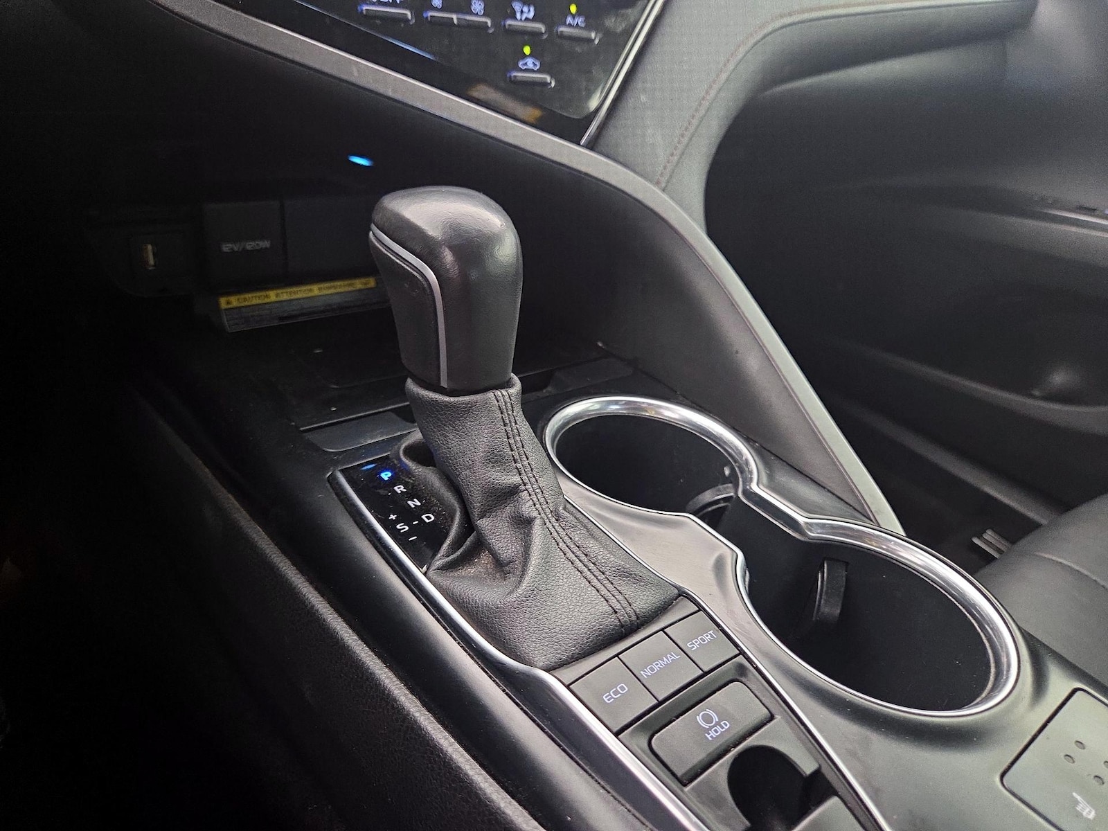 2020 Toyota Camry XLE - Photo 18