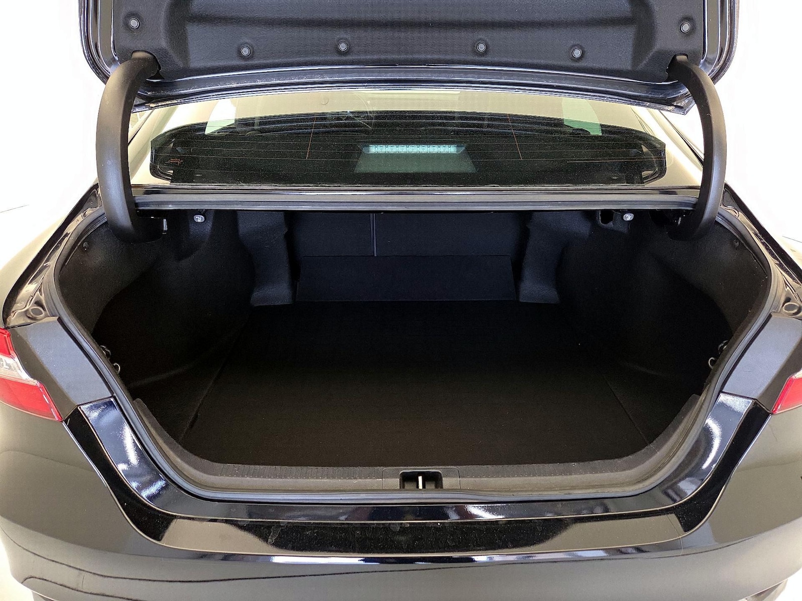 2020 Toyota Camry XLE - Photo 22