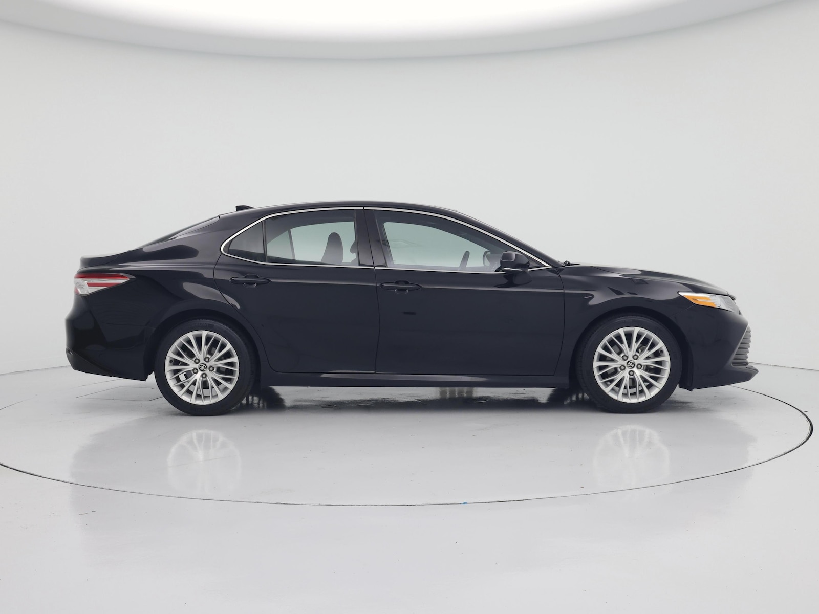 2020 Toyota Camry XLE - Photo 8