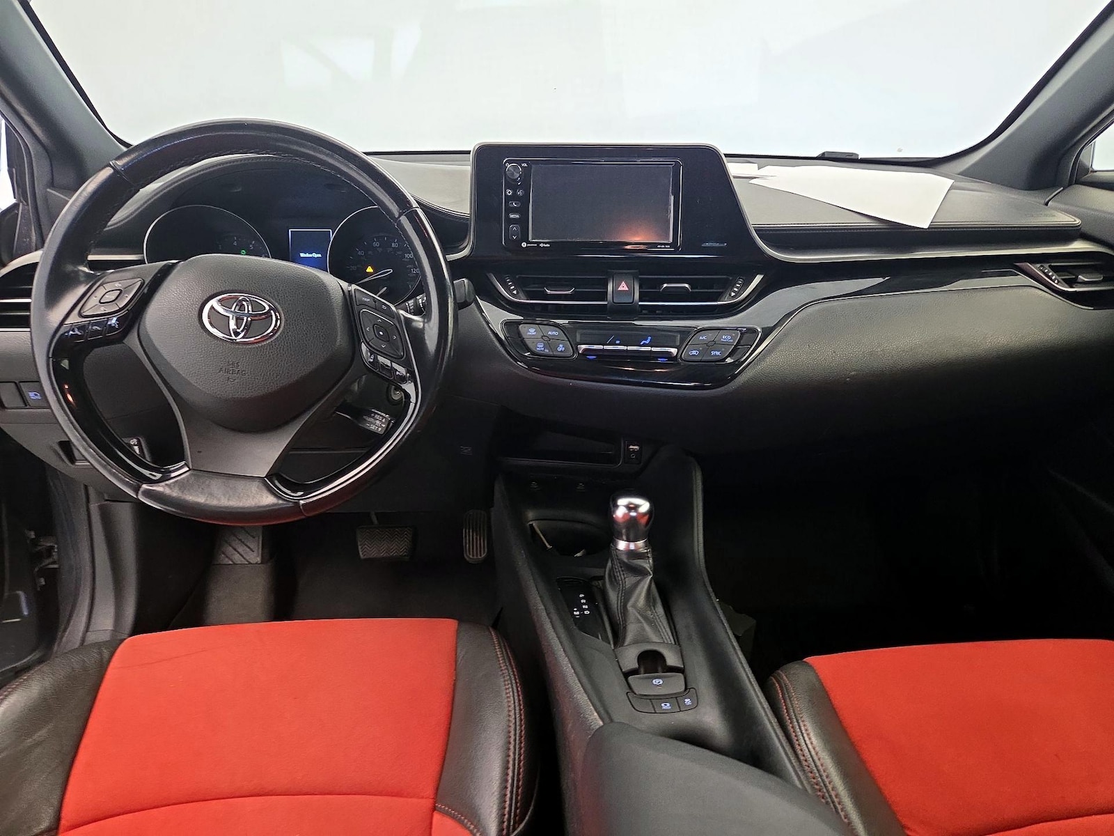 2018 Toyota C-HR XLE - Photo 10