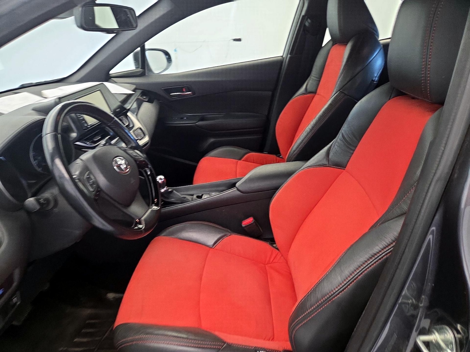 2018 Toyota C-HR XLE - Photo 12