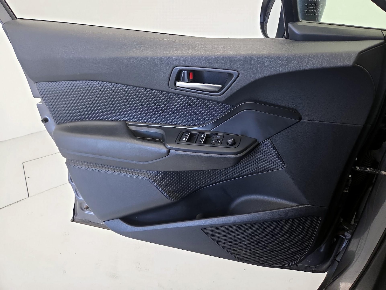 2018 Toyota C-HR XLE - Photo 13
