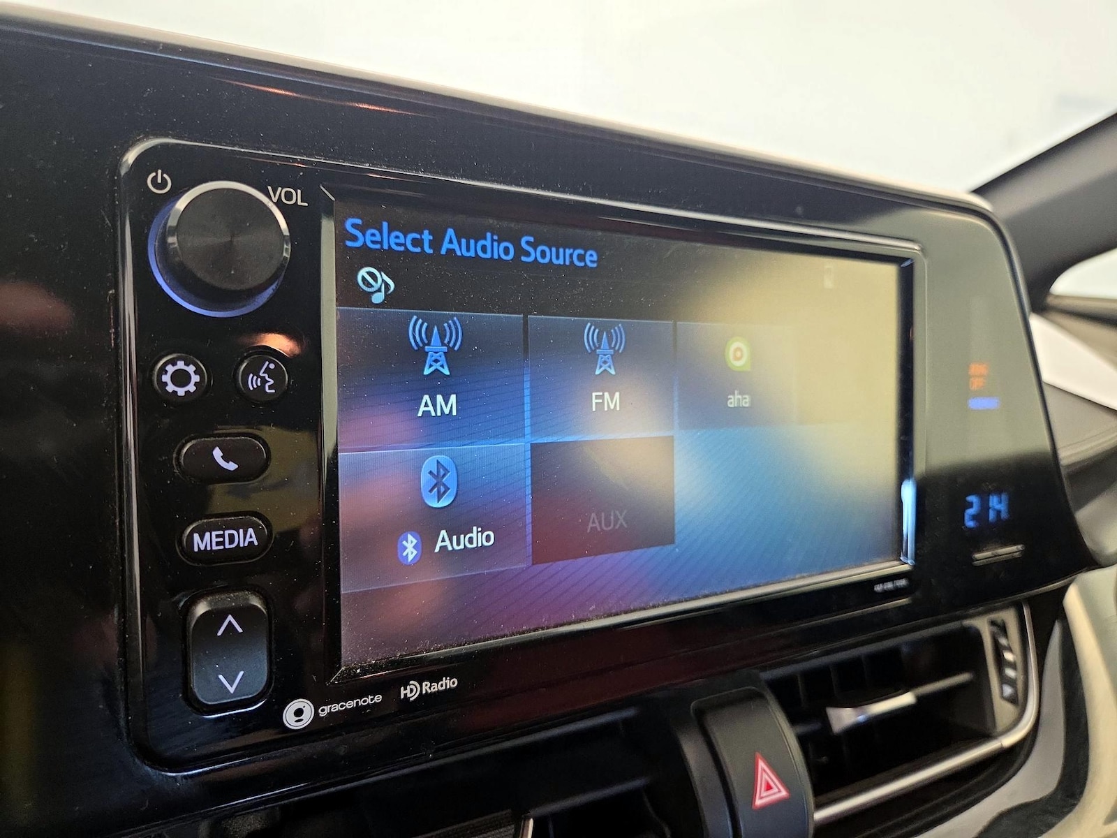 2018 Toyota C-HR XLE - Photo 16