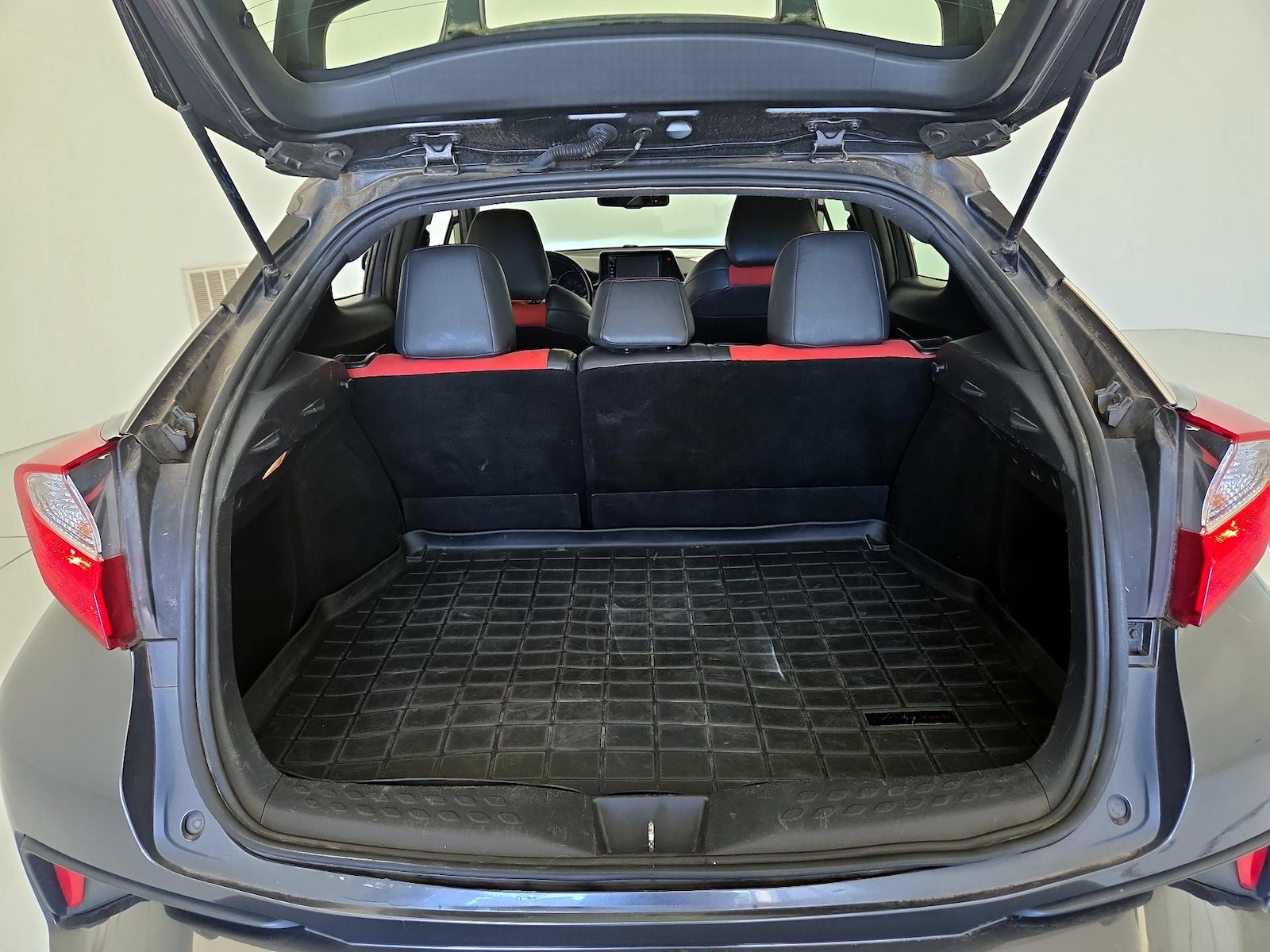 2018 Toyota C-HR XLE - Photo 21