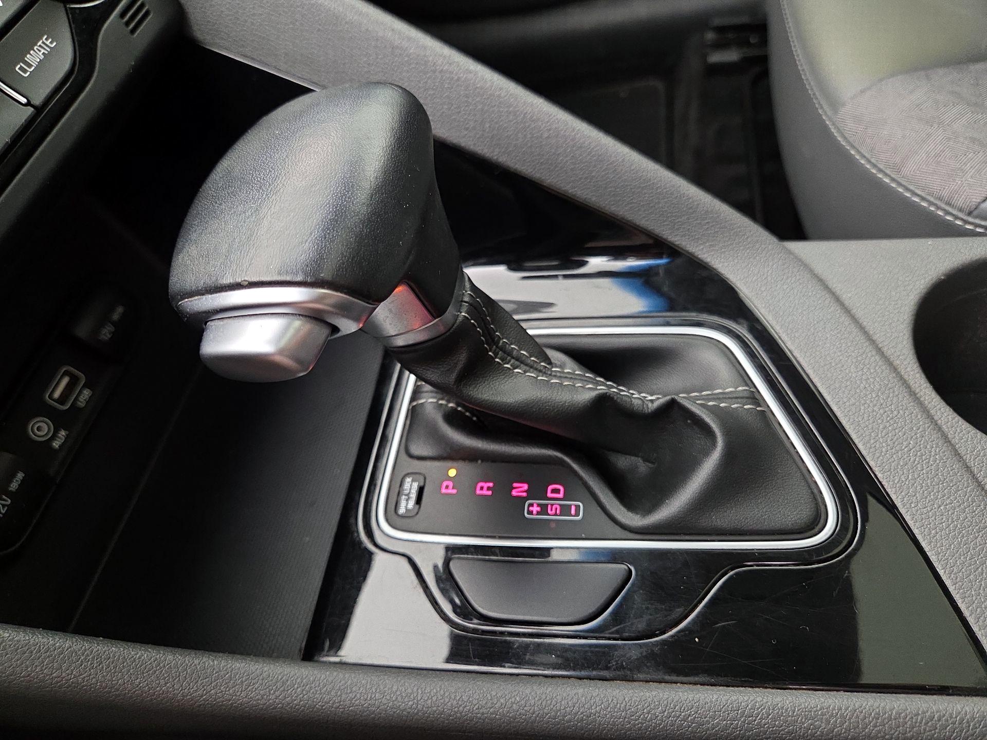 Thumbnail: 2017 Kia Niro - 17