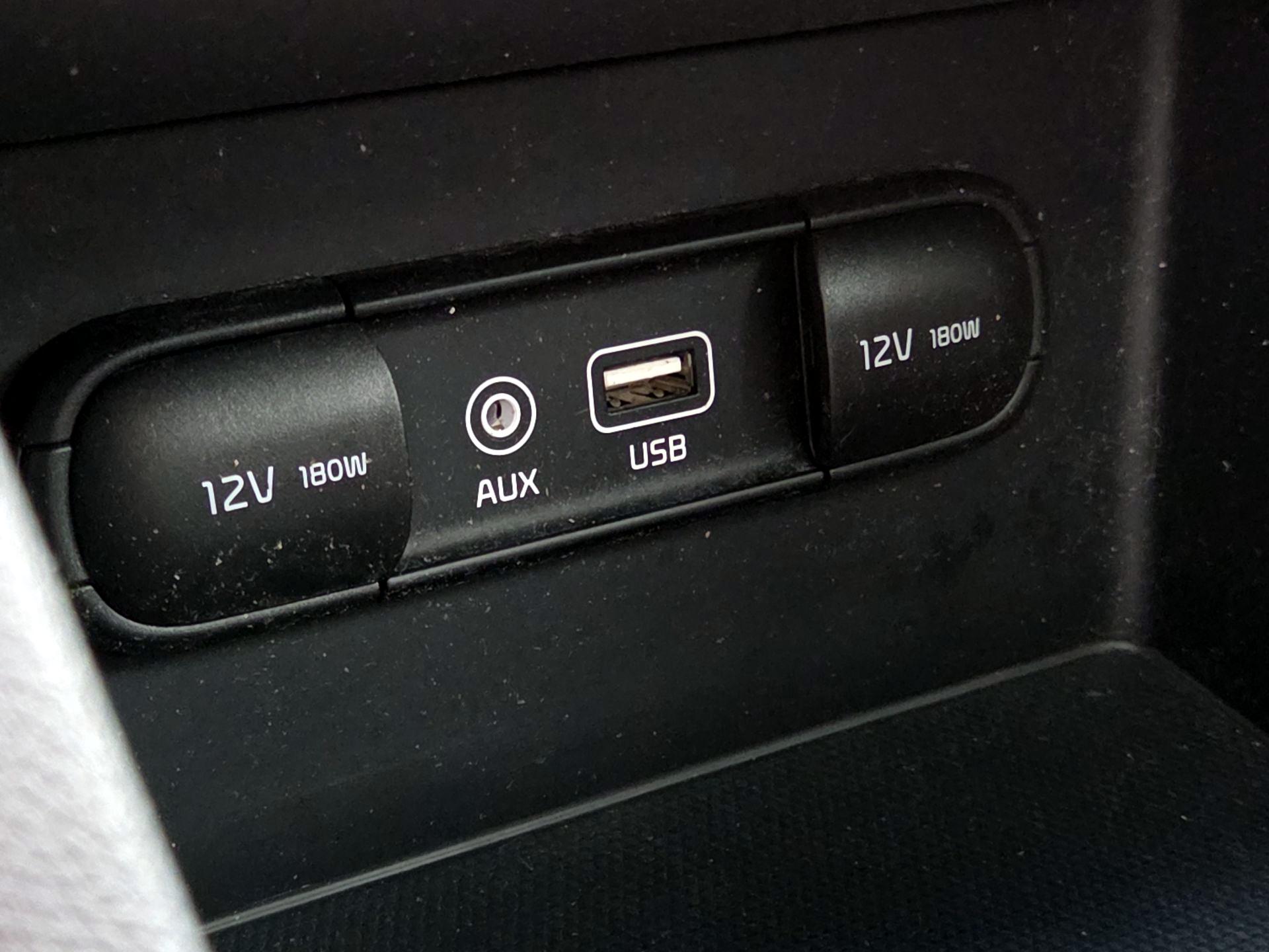 Thumbnail: 2017 Kia Niro - 18