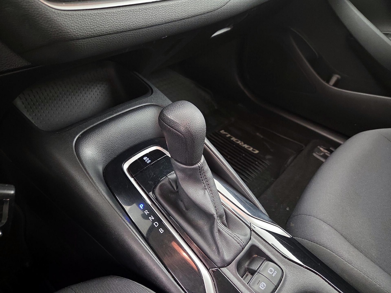 2020 Toyota Corolla LE - Photo 18