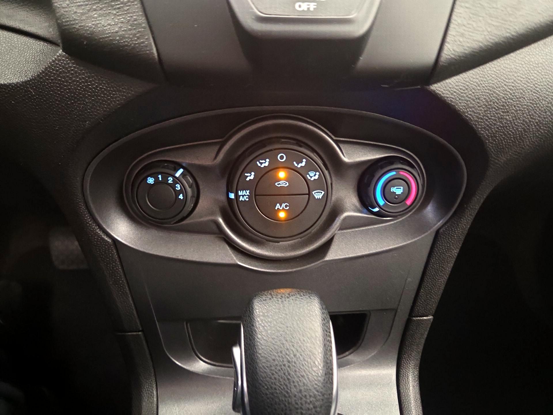 Thumbnail: 2016 Ford Fiesta - 15