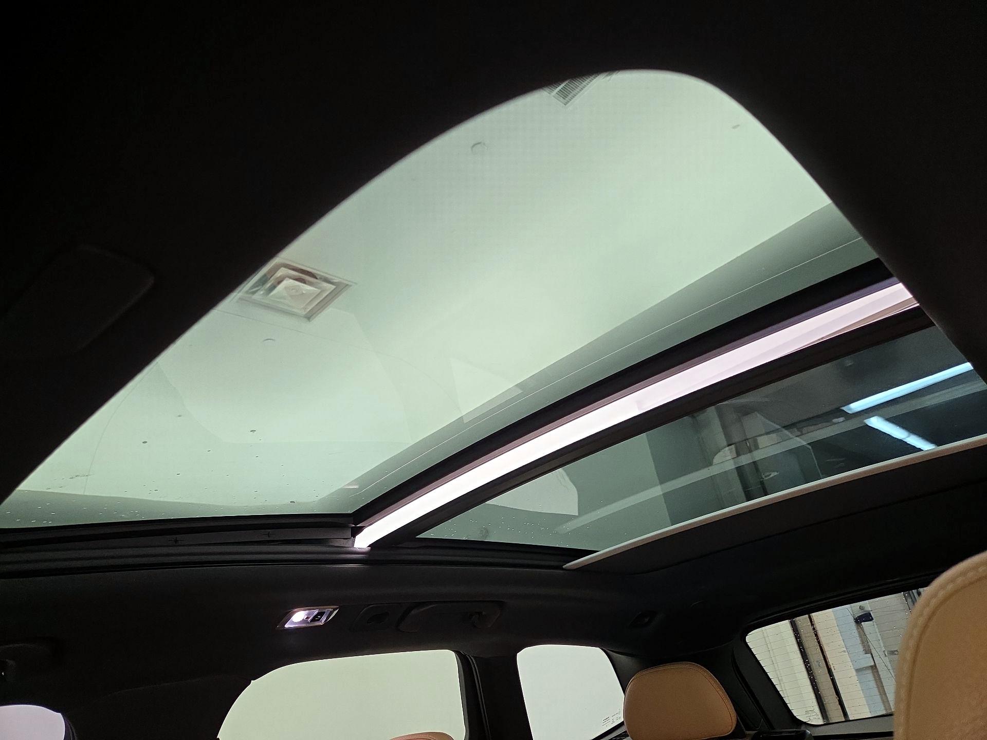 Thumbnail: 2019 Volvo XC60 - 20
