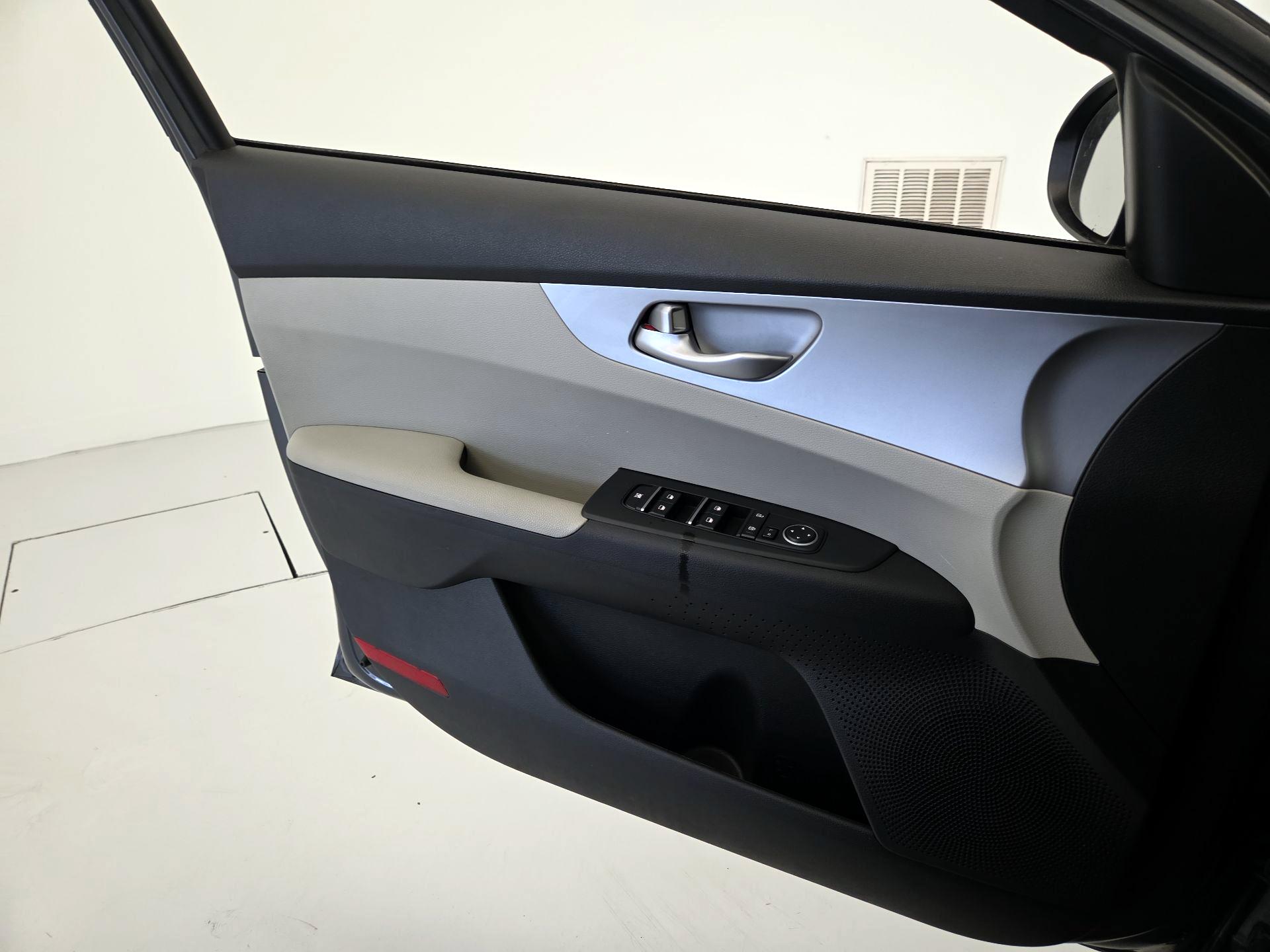 Thumbnail: 2023 Kia Forte - 12