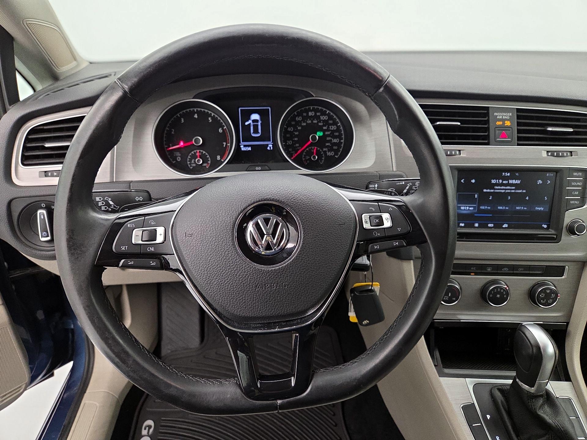 Thumbnail: 2017 Volkswagen Golf - 10