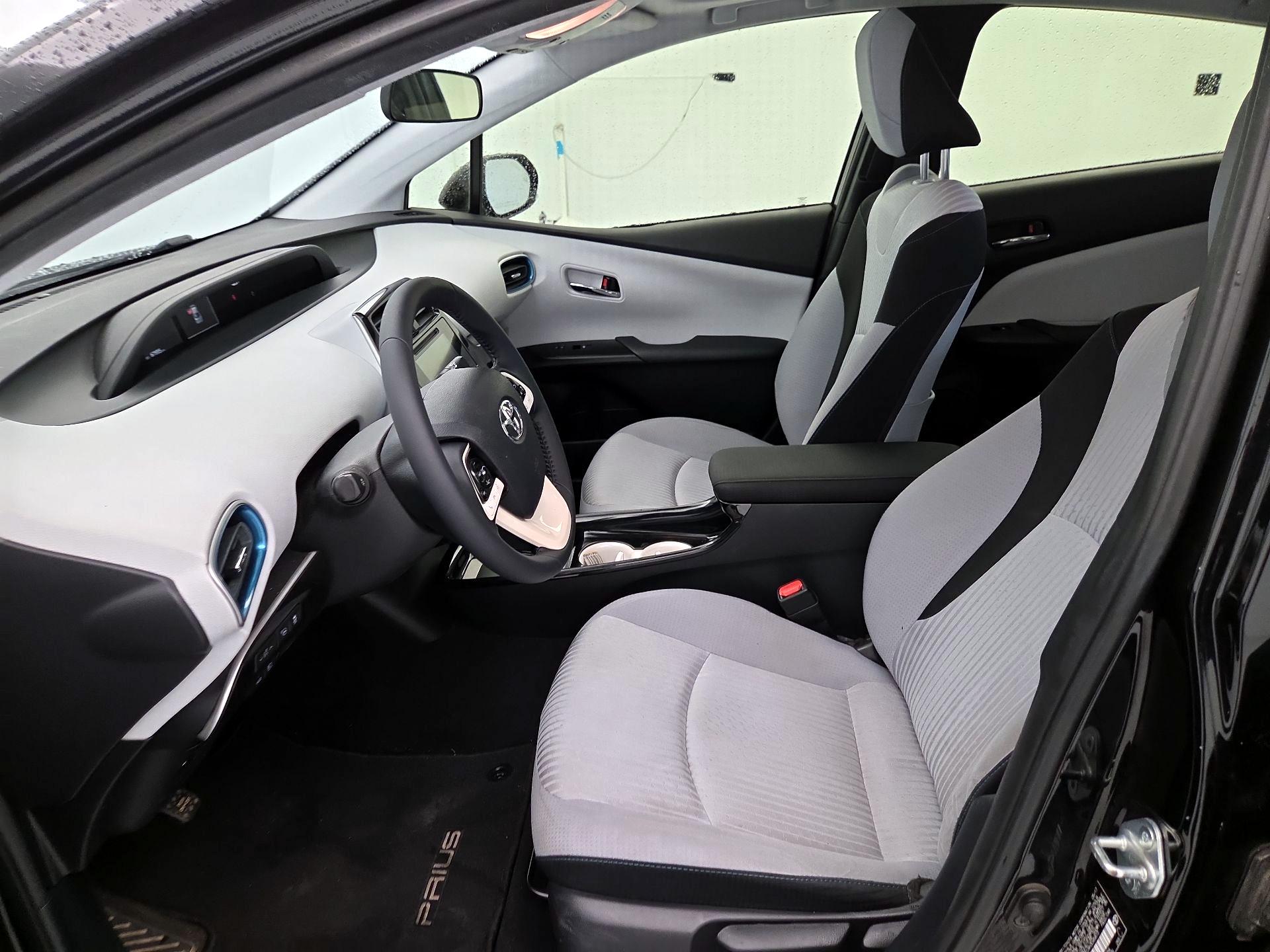 Thumbnail: 2017 Toyota Prius - 11